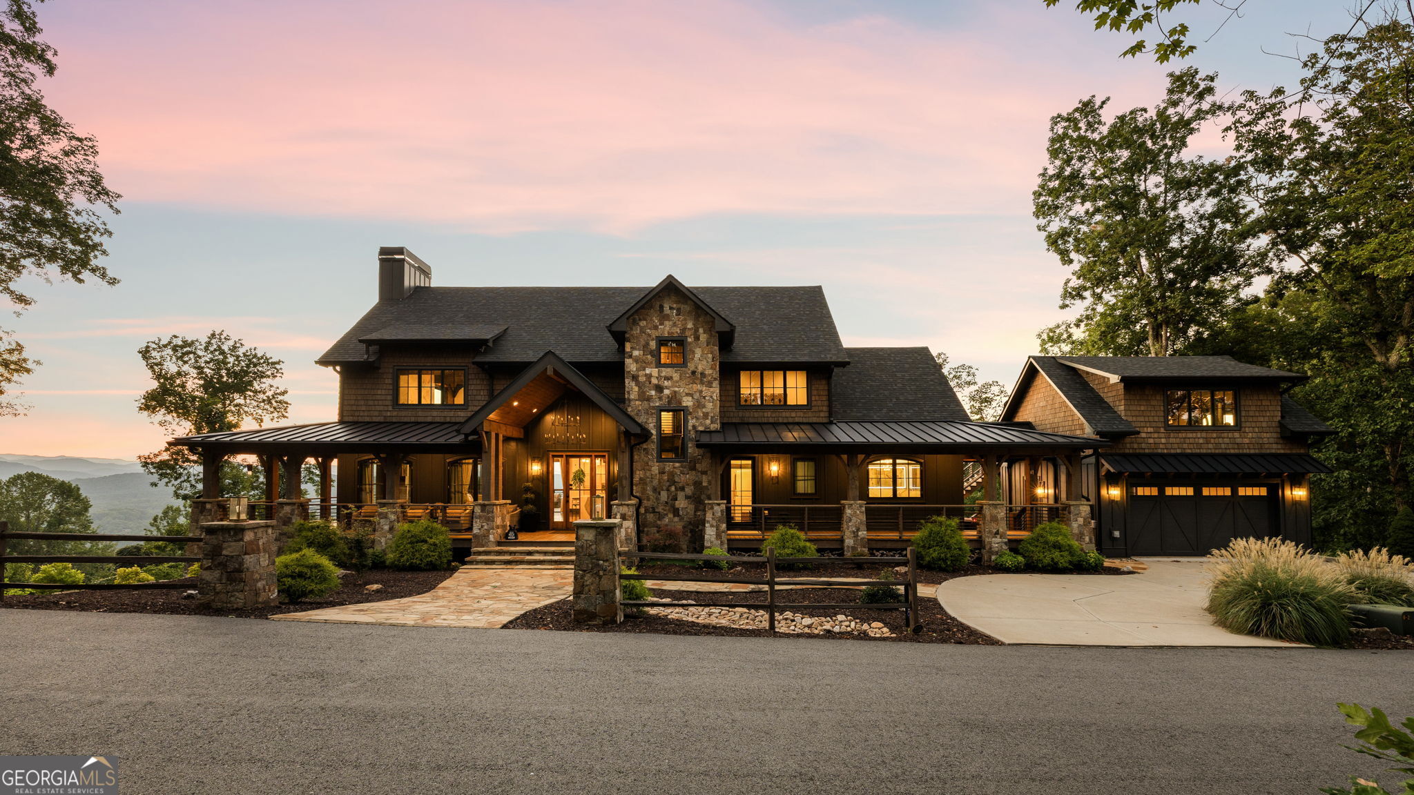 684 Overlook Dr — photo