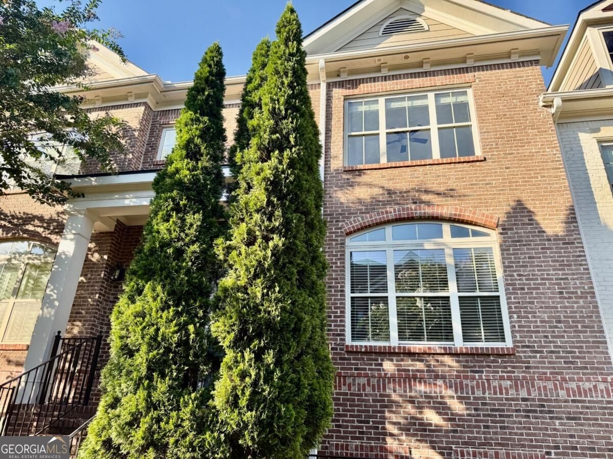 7670 Willoughby Ct — photo