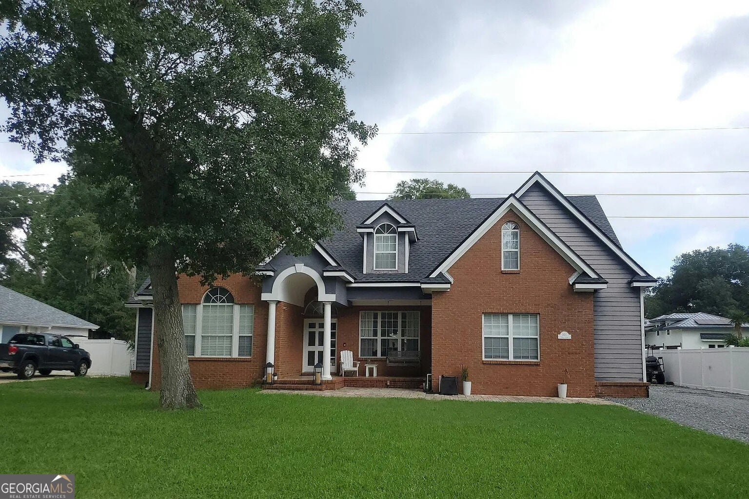 1851 Kings Ct — photo