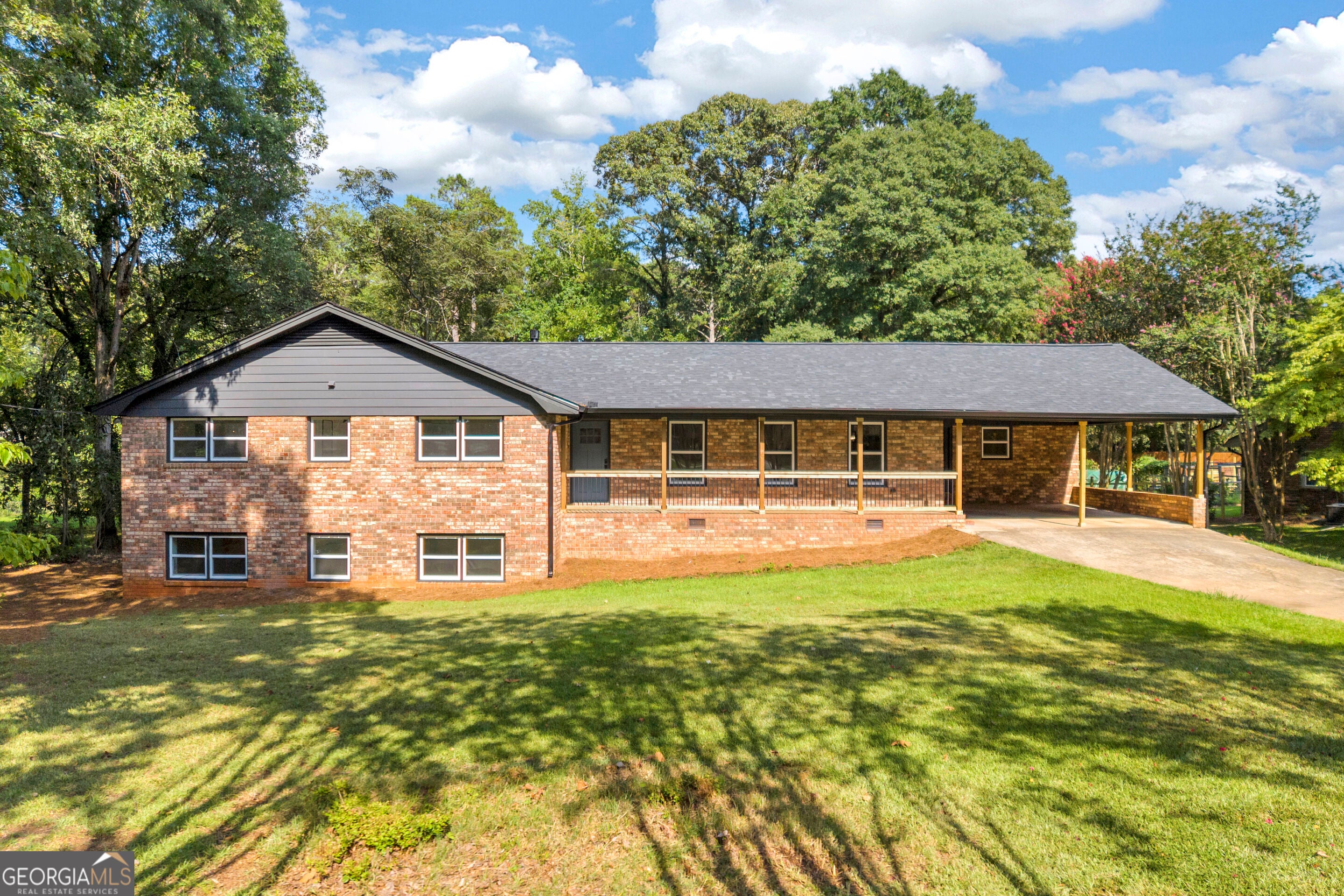 140 Benjamin Dr — photo