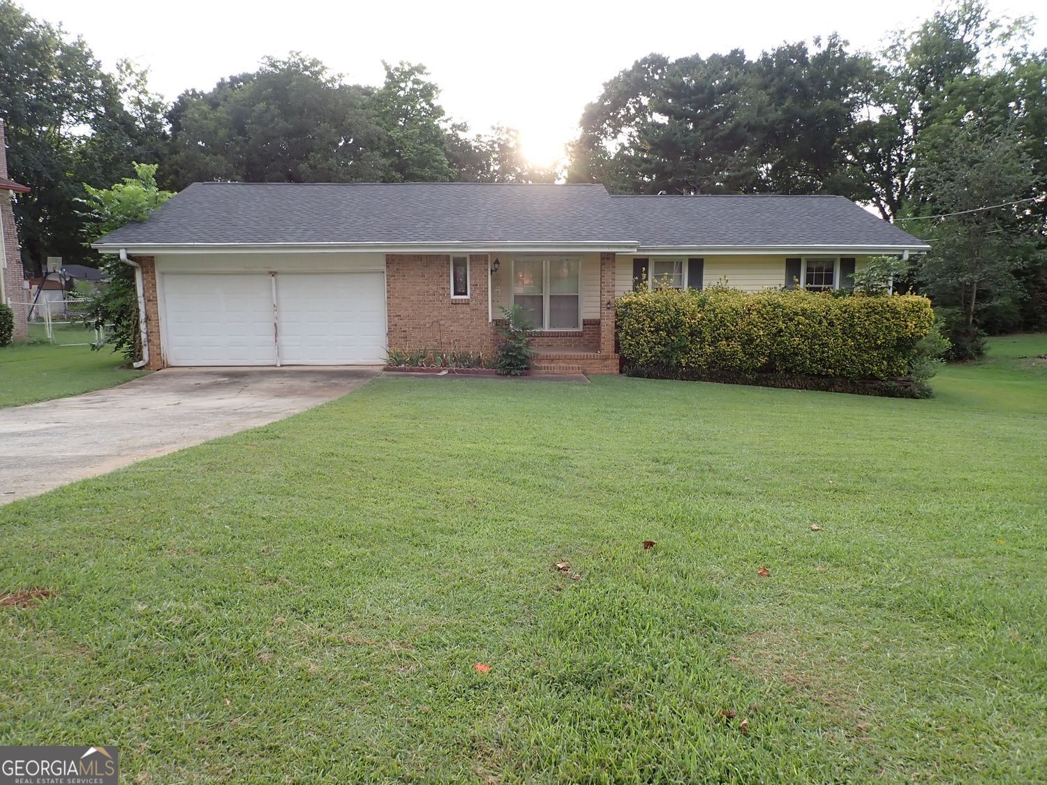 8295 Valley Stream Dr — photo