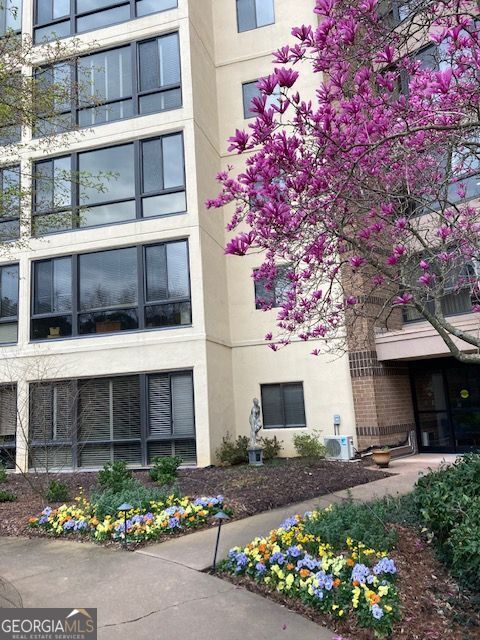 1800 Clairmont Lk #301 — photo