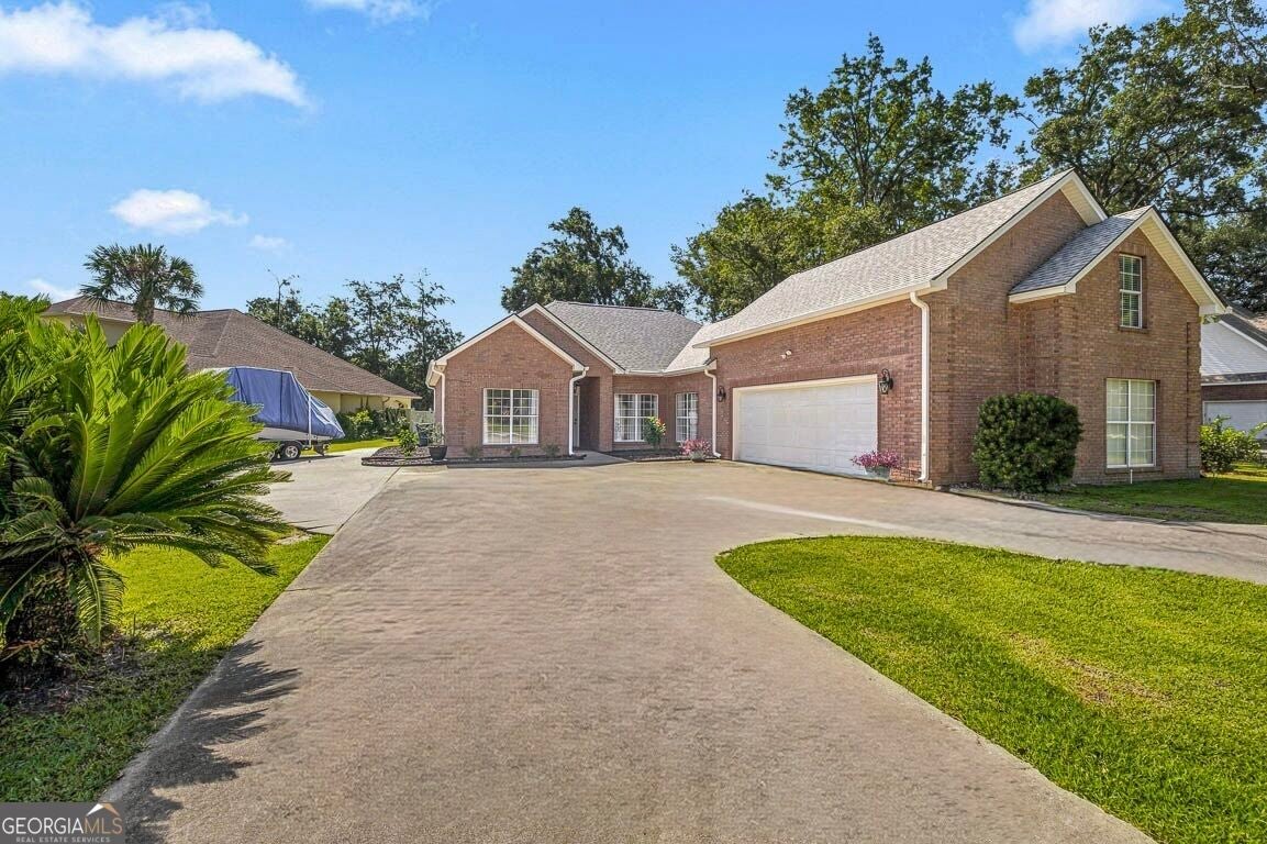 118 Regal Rd — photo