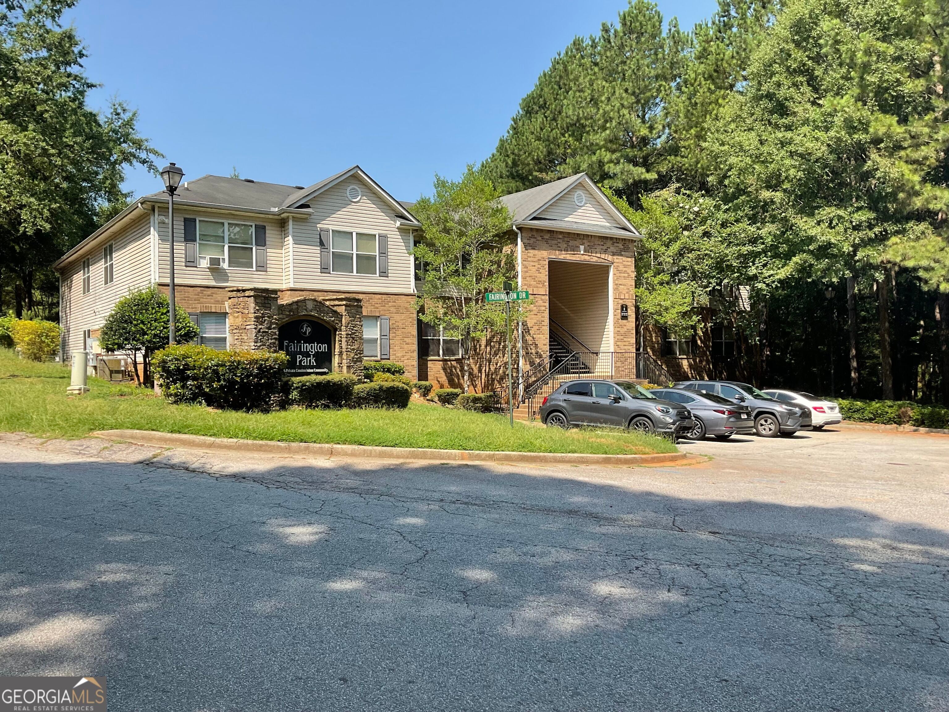 1203 Par Three Way — photo