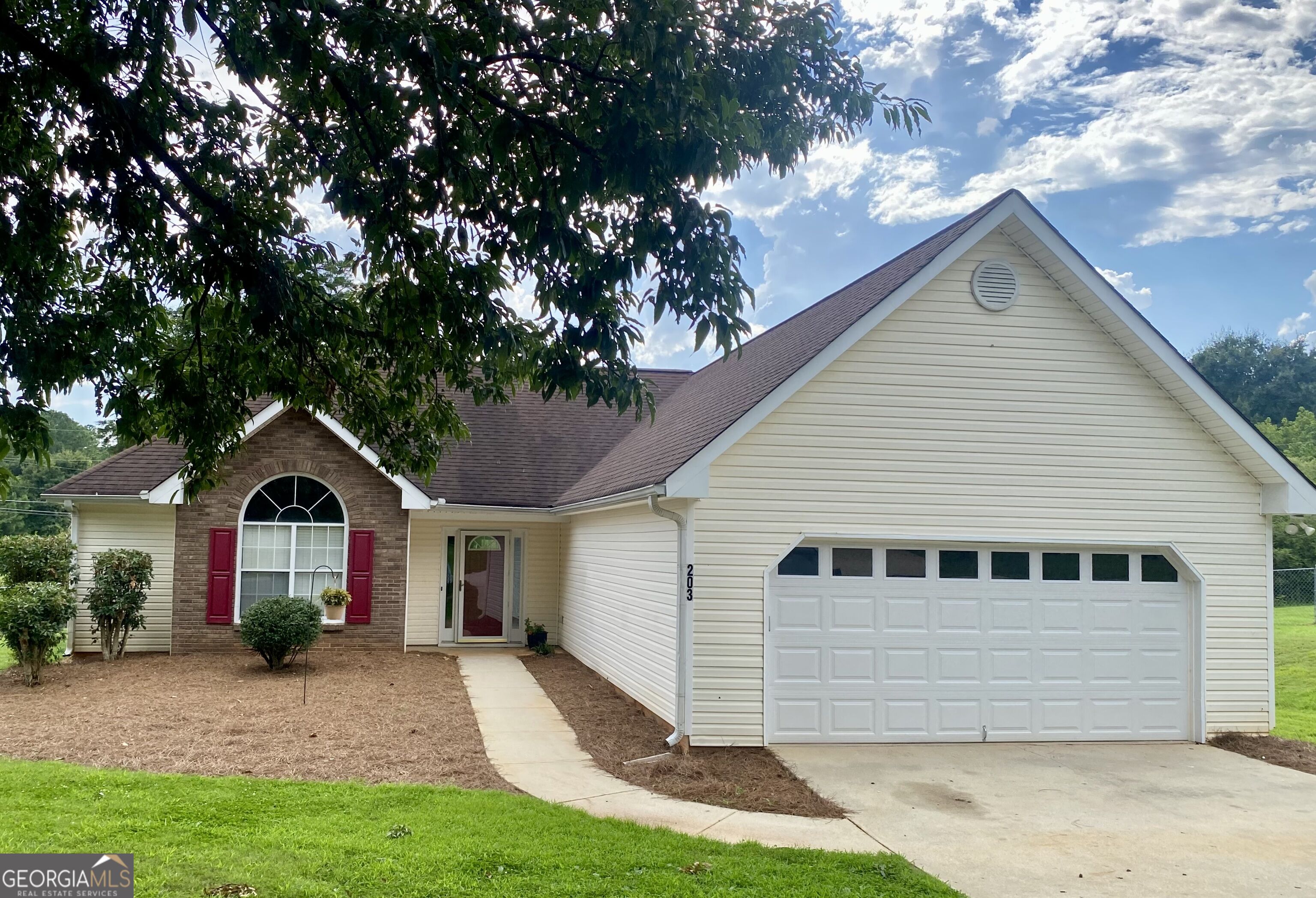 203 Cambridge Dr — photo