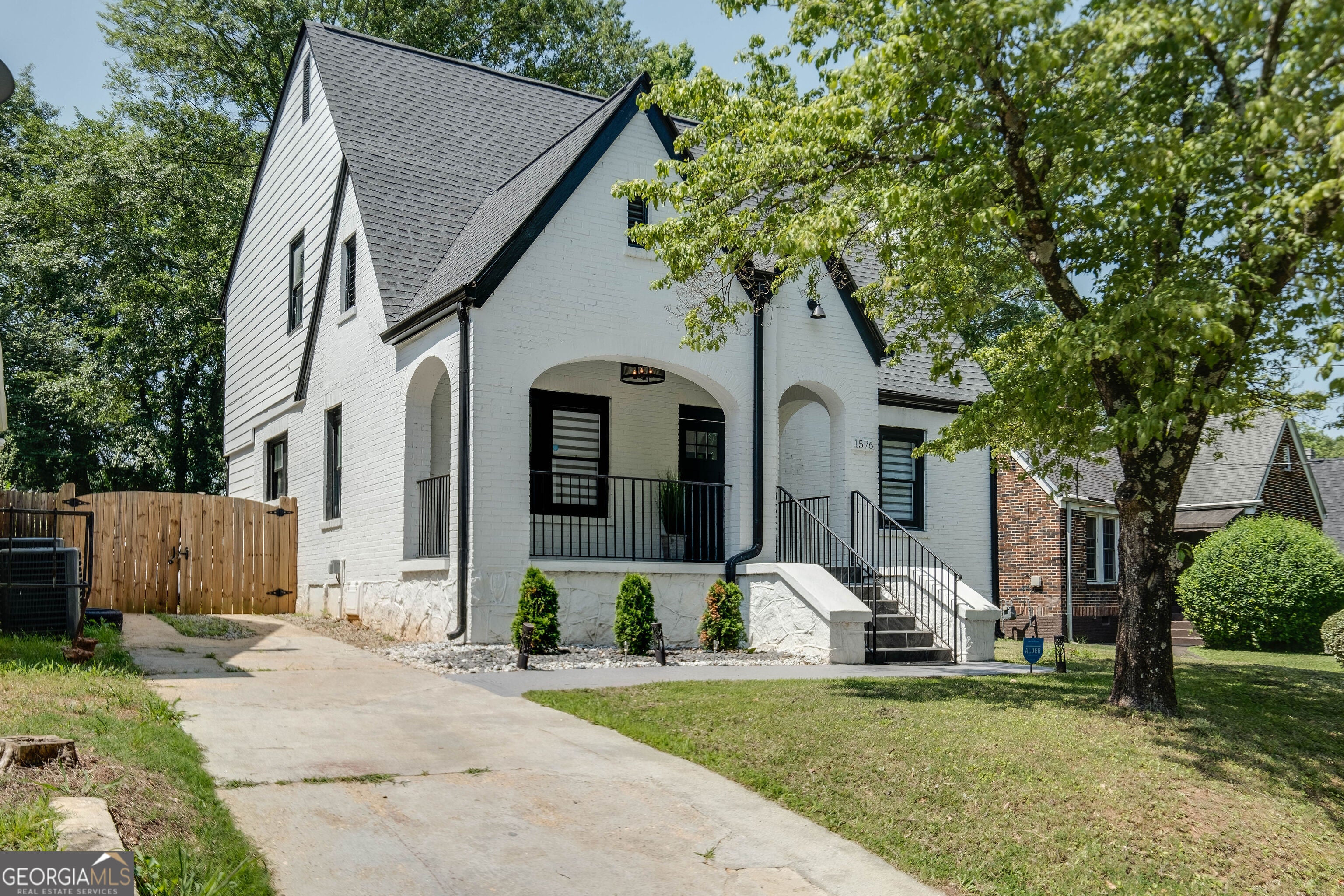 1576 Beecher St SW — photo
