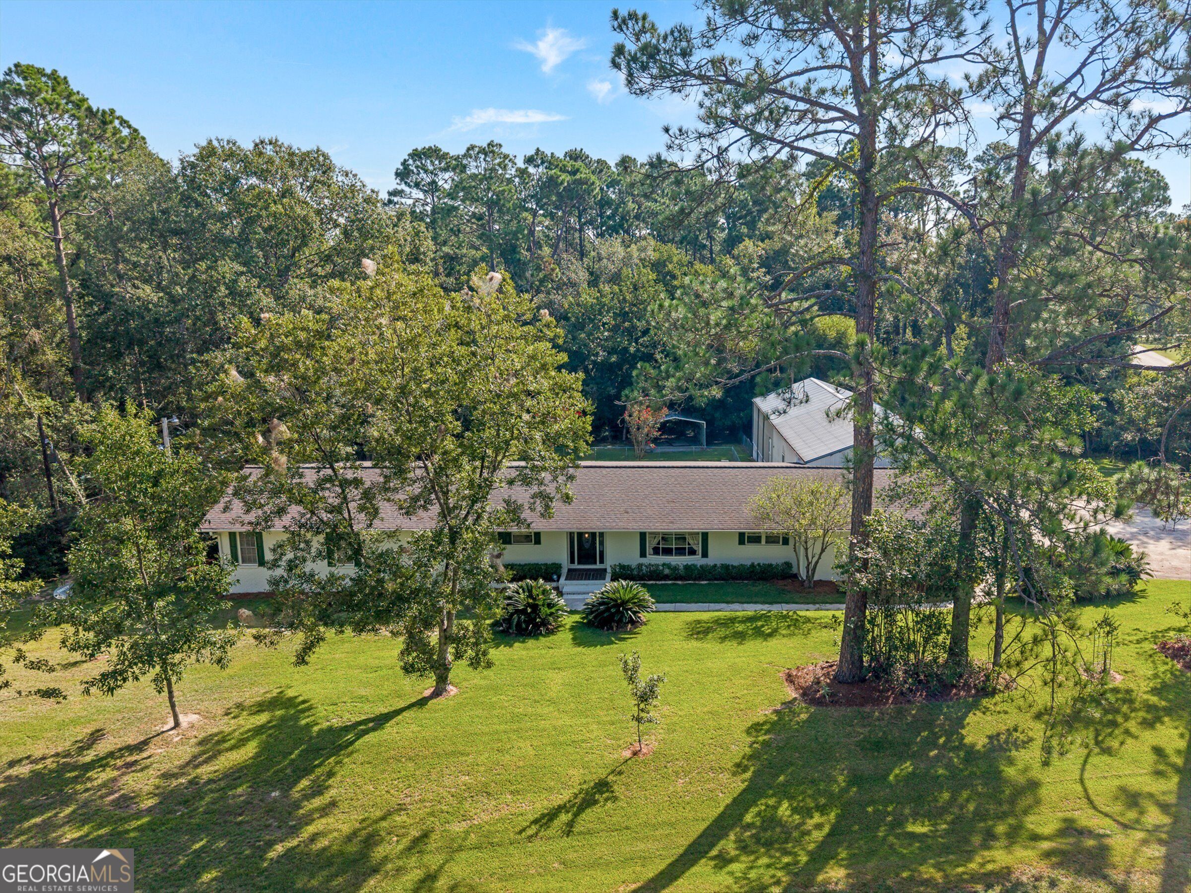 614 N Victory Dr — photo