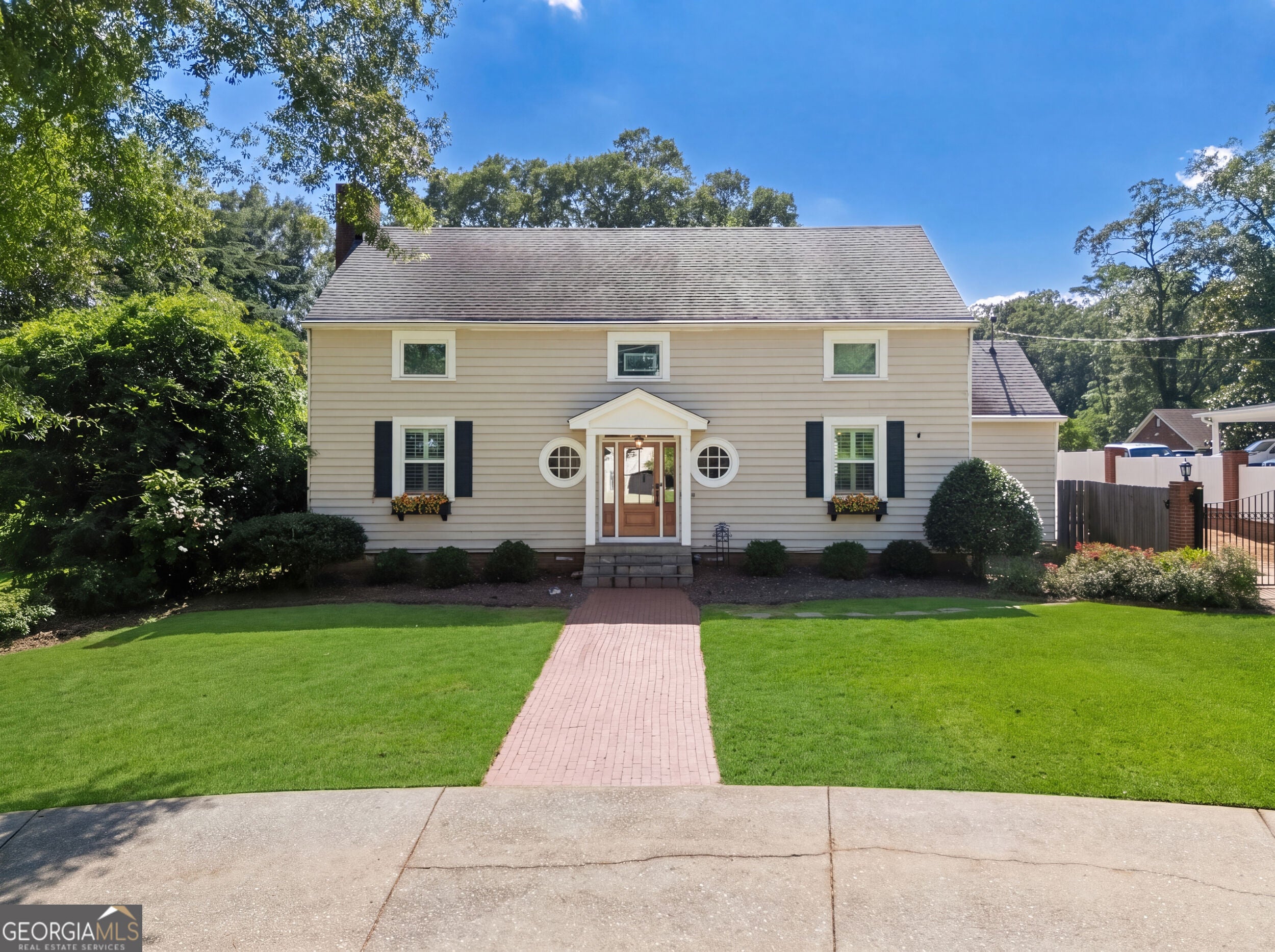 711 Maple Dr — photo