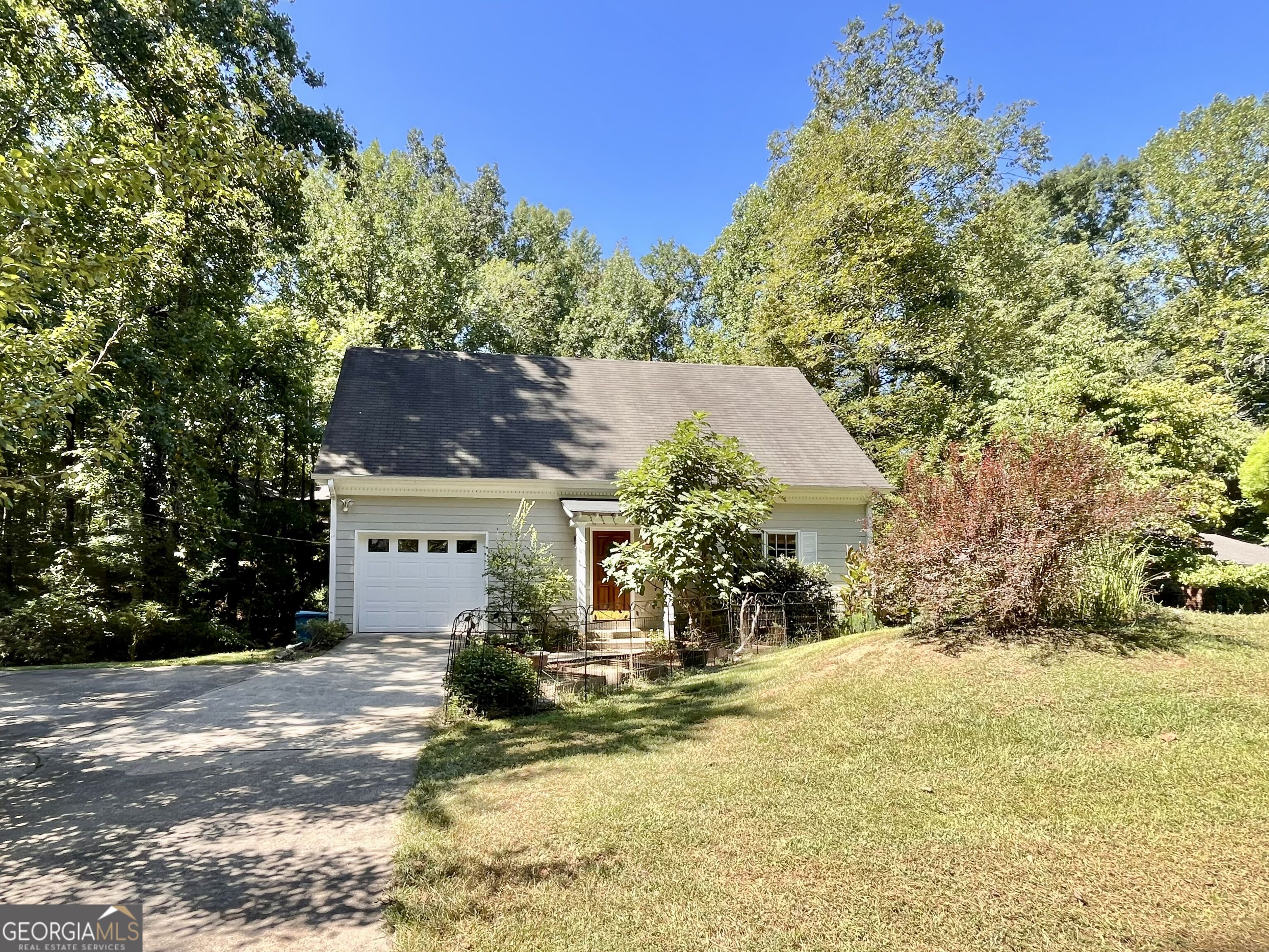 215 McDuffie Dr — photo
