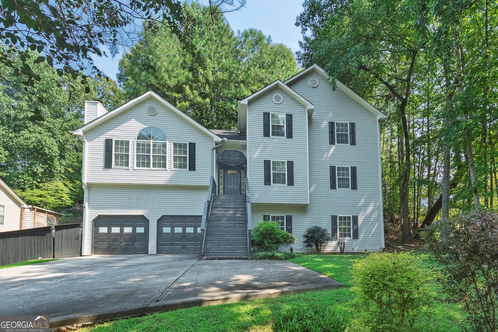 6484 Victory Dr — photo