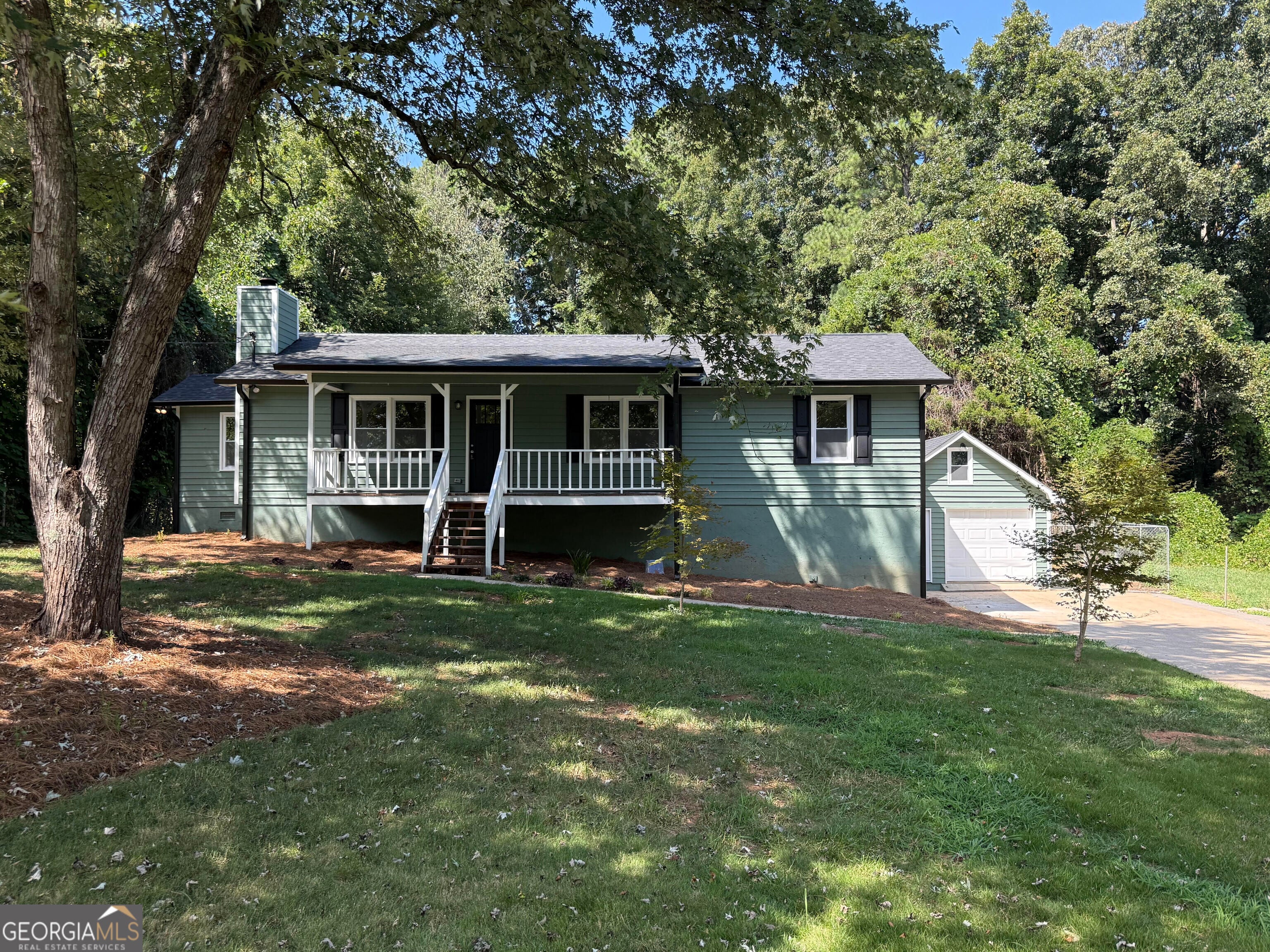 102 Tibbitts Dr — photo