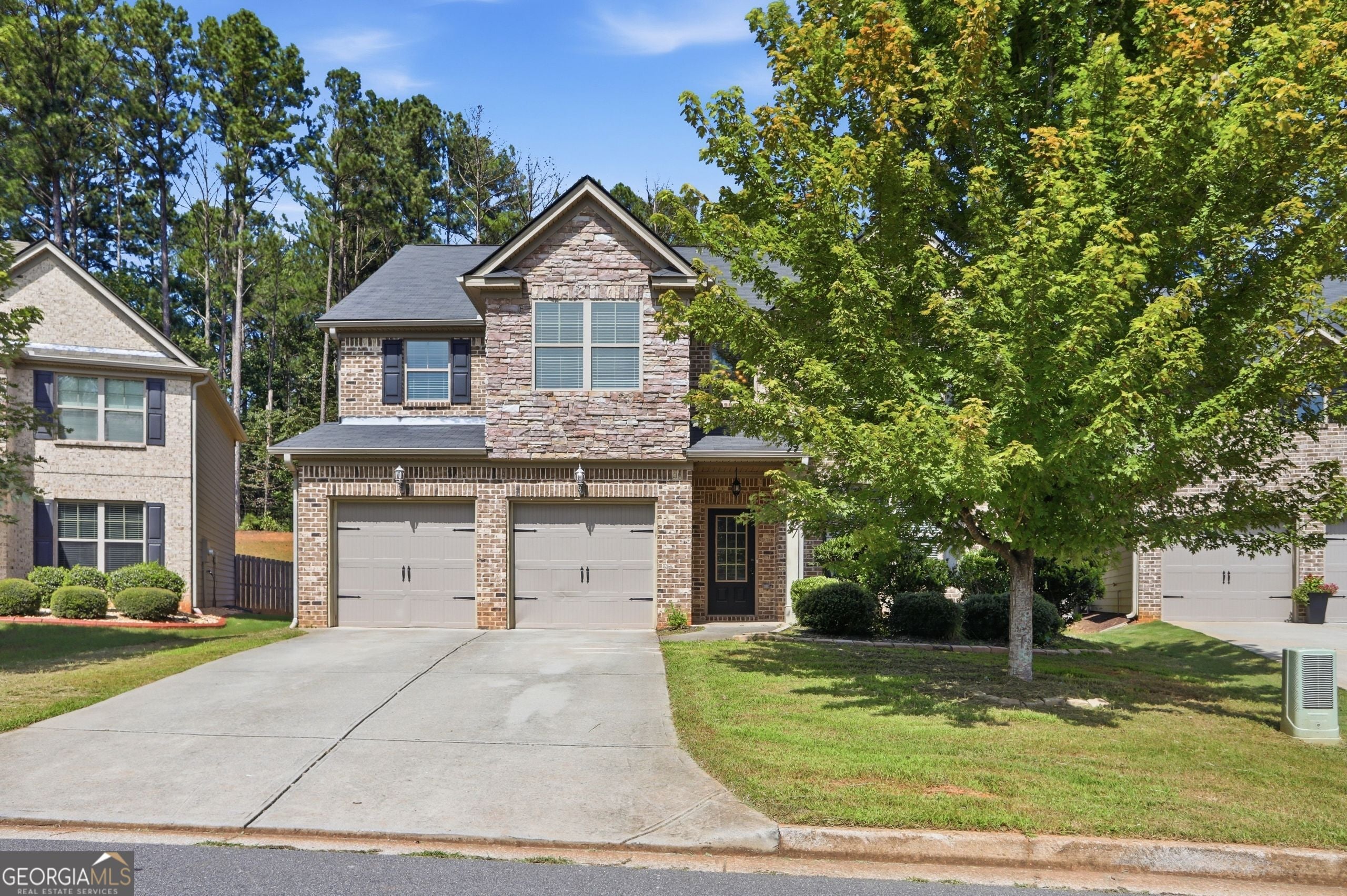 157 Ashbury Cir — photo