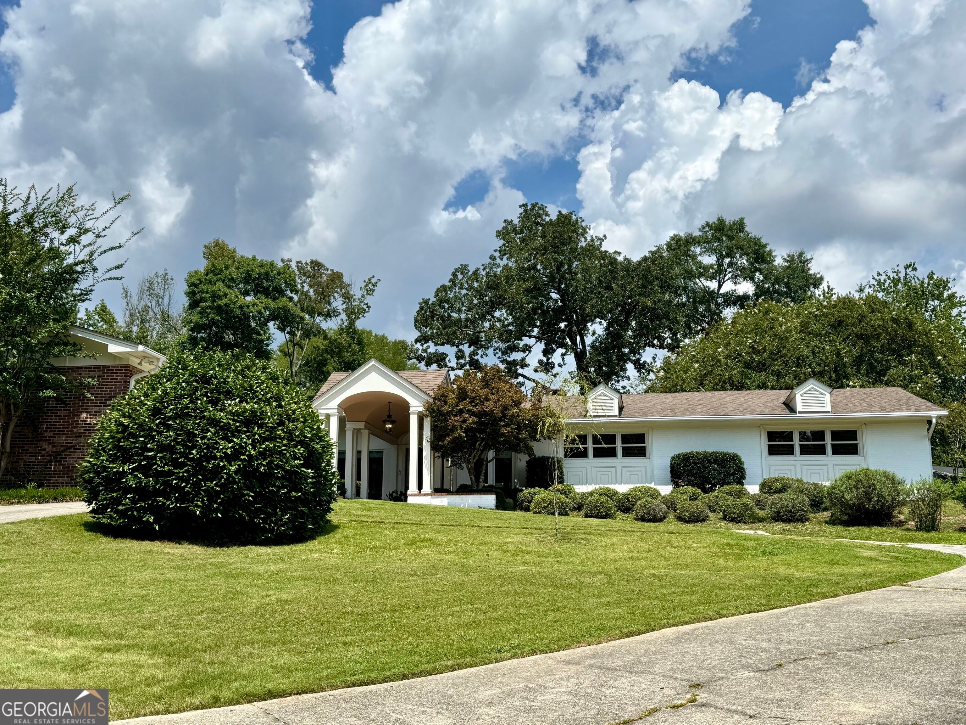 557 Walton Ct — photo