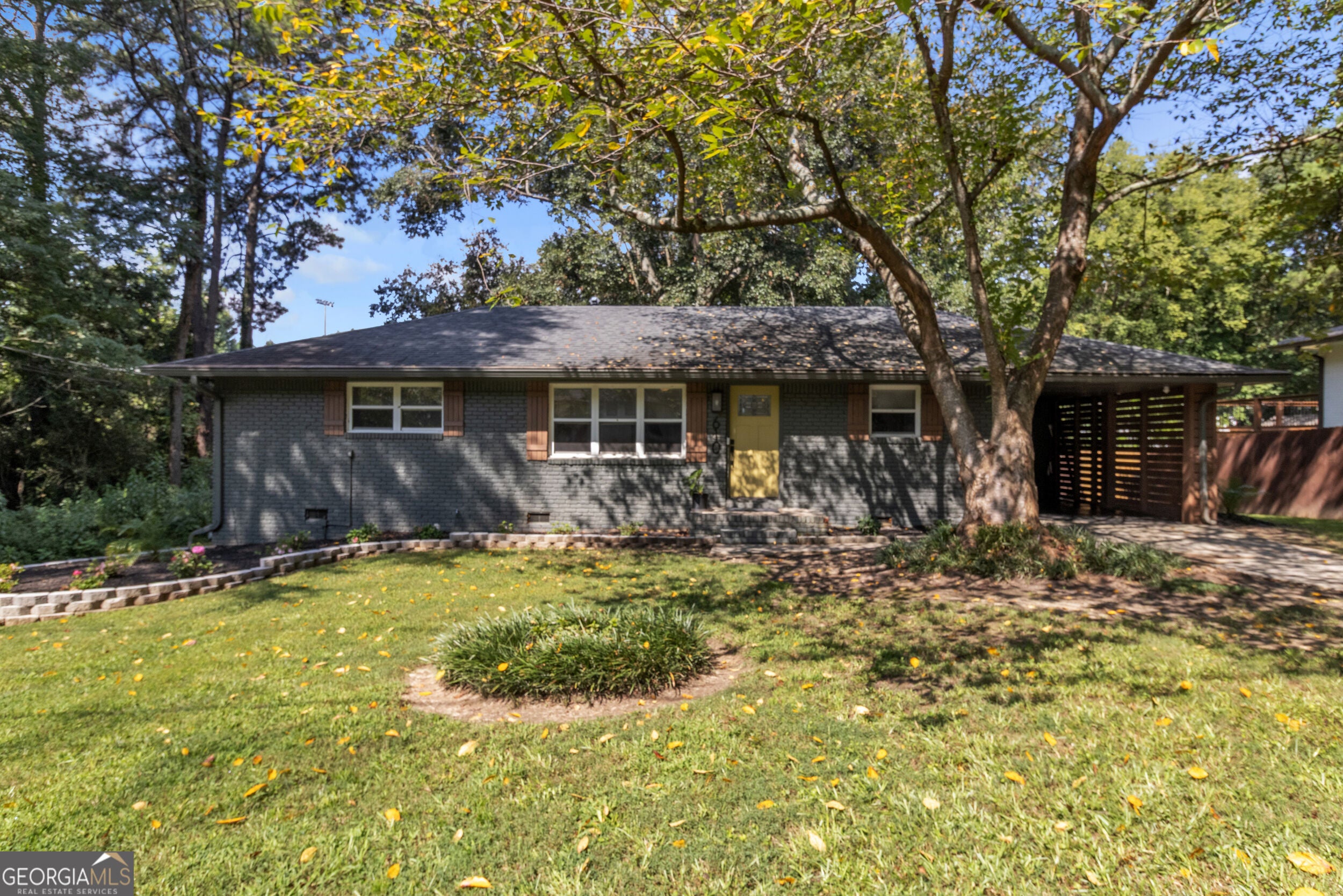 610 Oriole Dr SE — photo
