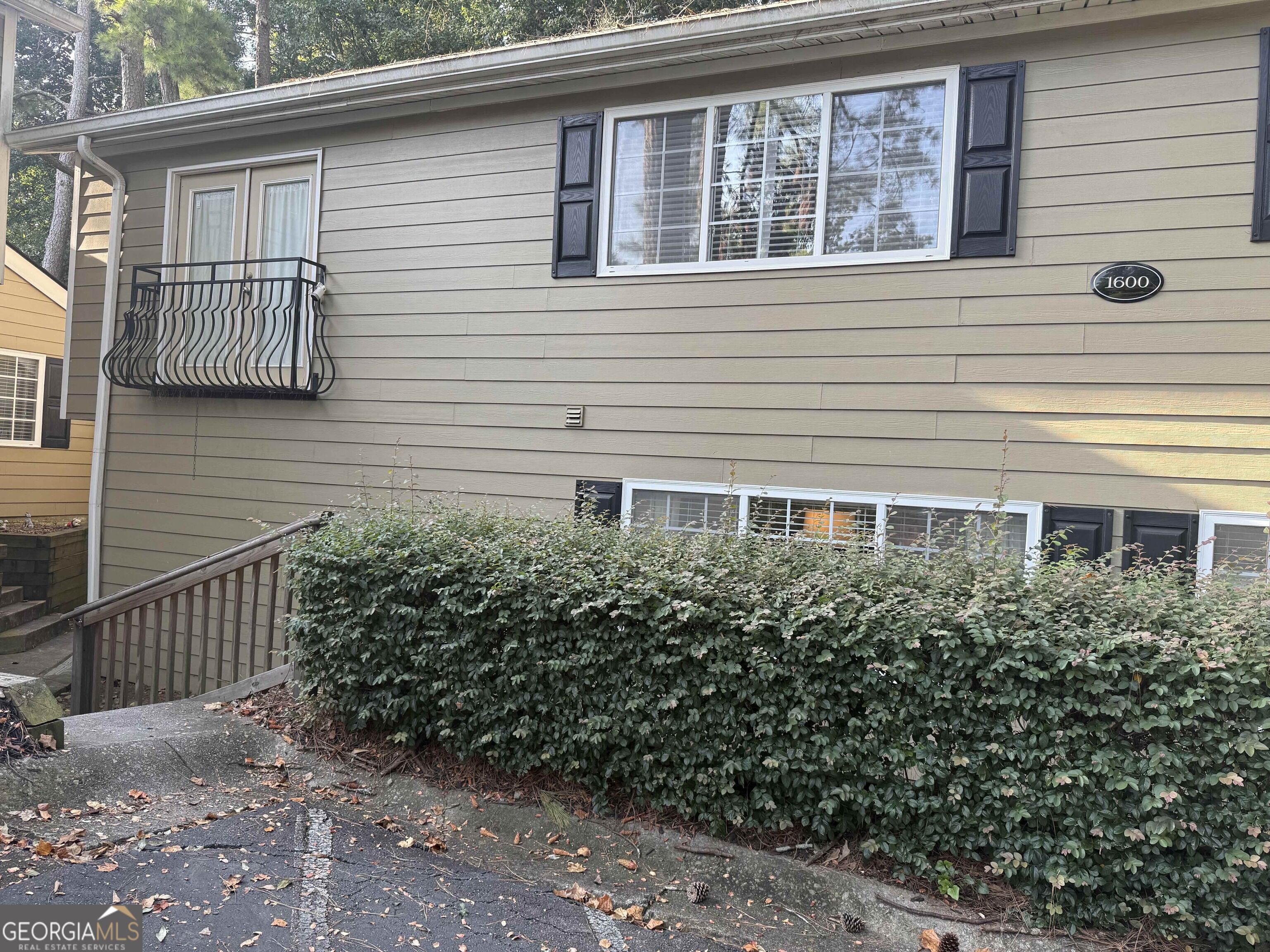1468 Briarwood Rd NE 1605 — photo