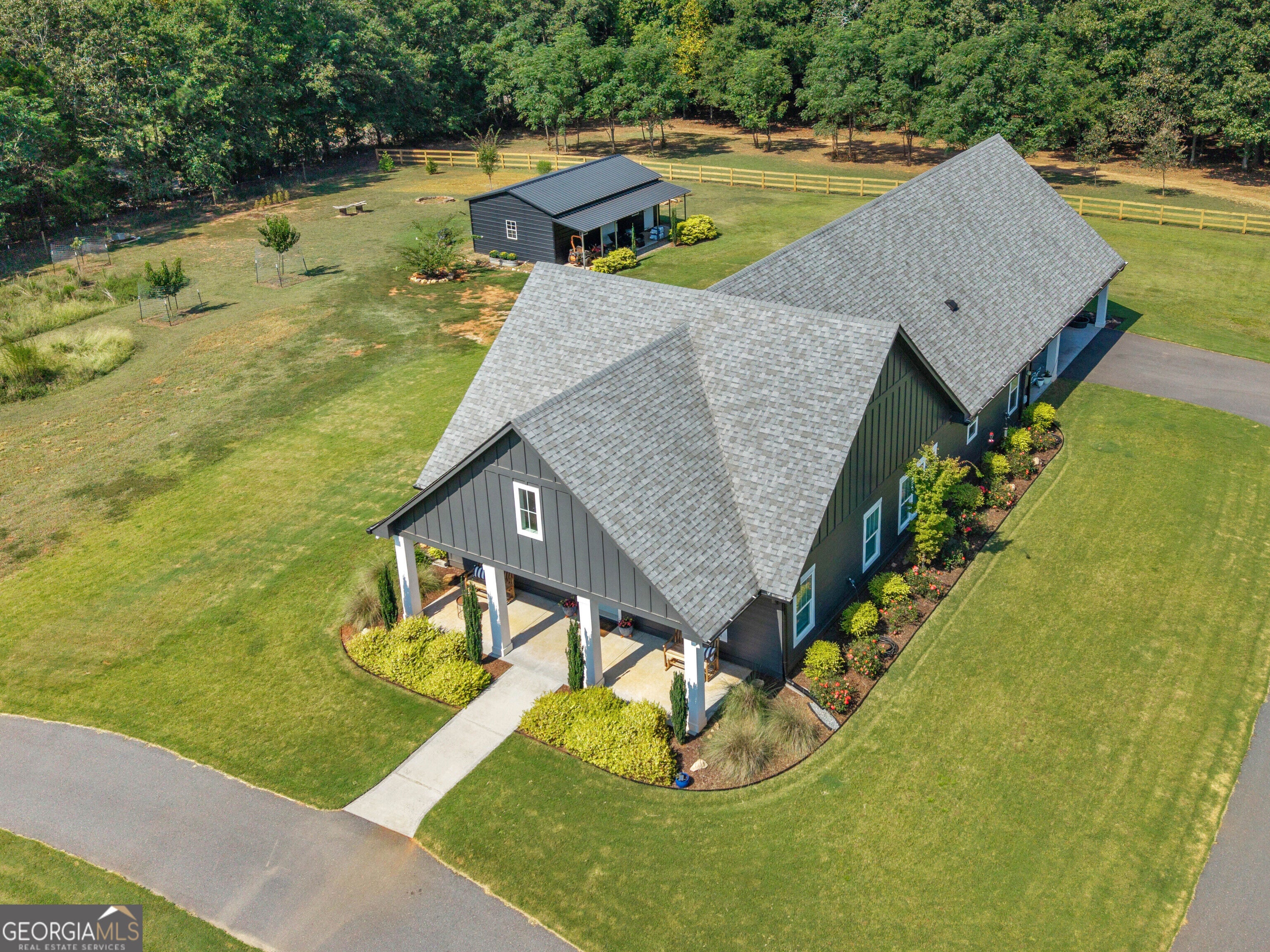 300 Cook Rd — photo