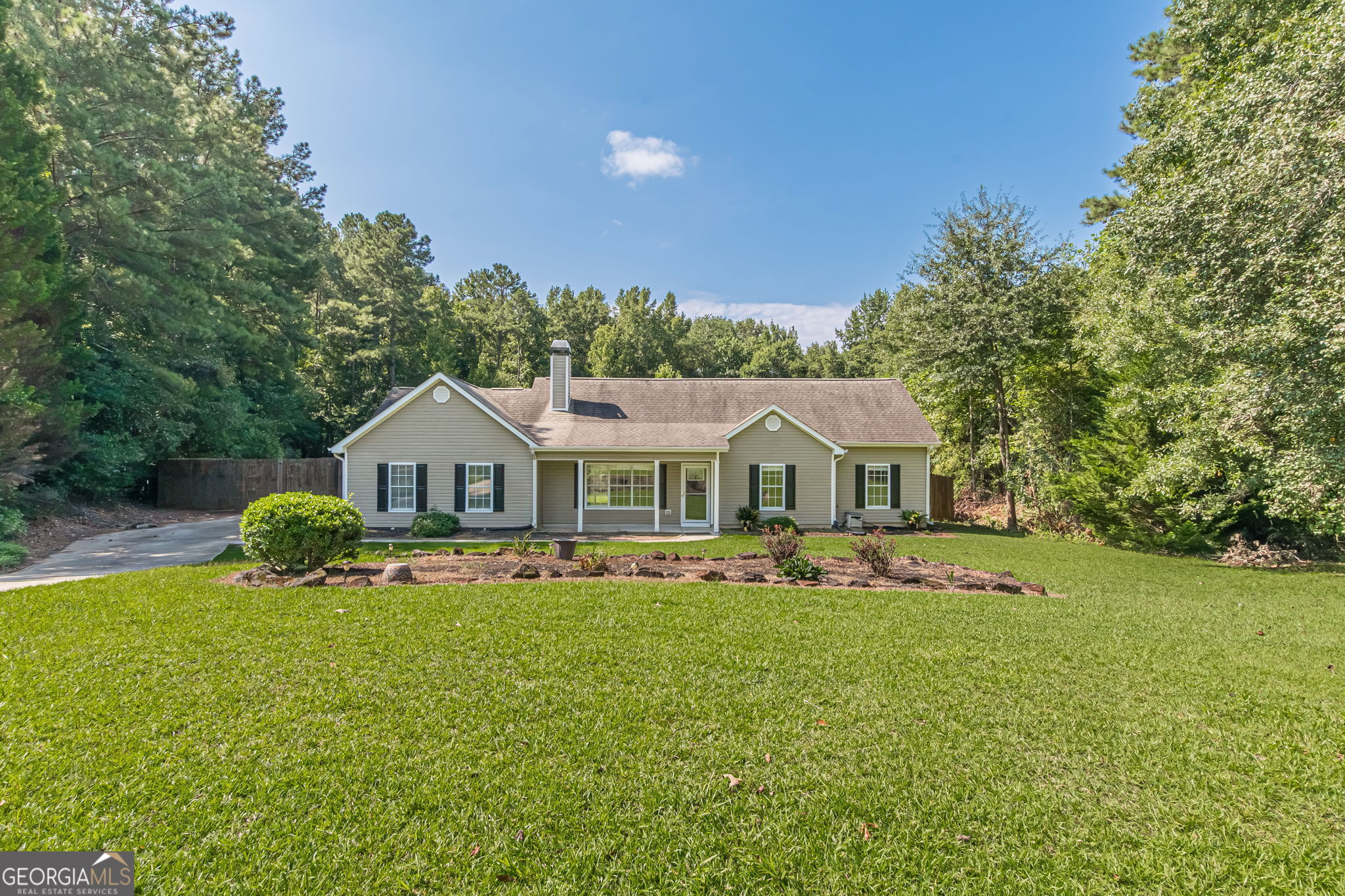 135 Riverside Ct — photo