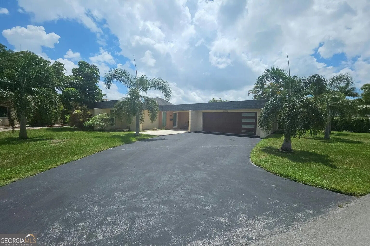 6104 Royal Poinciana Ln — photo