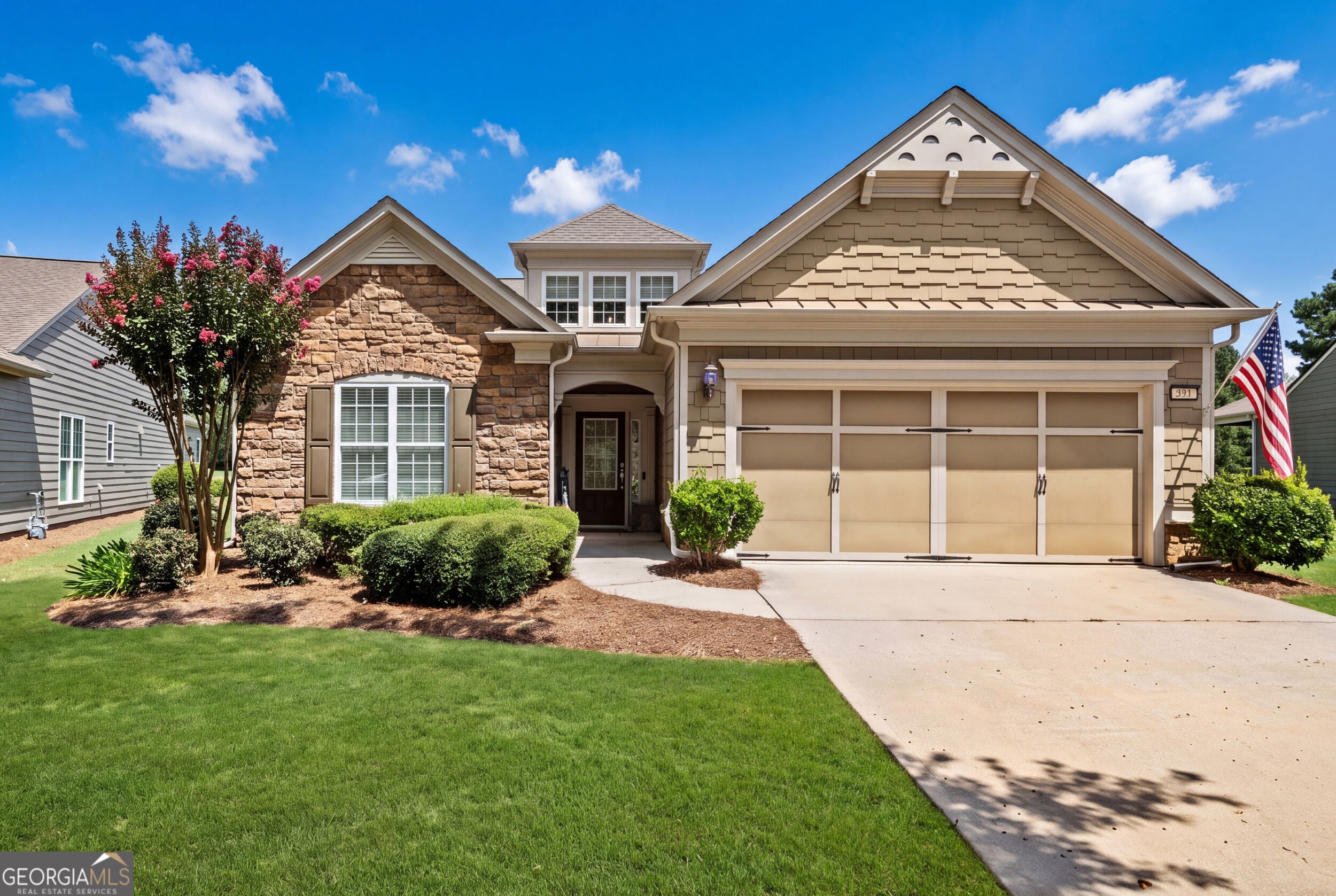 421 Beacon Ct — photo