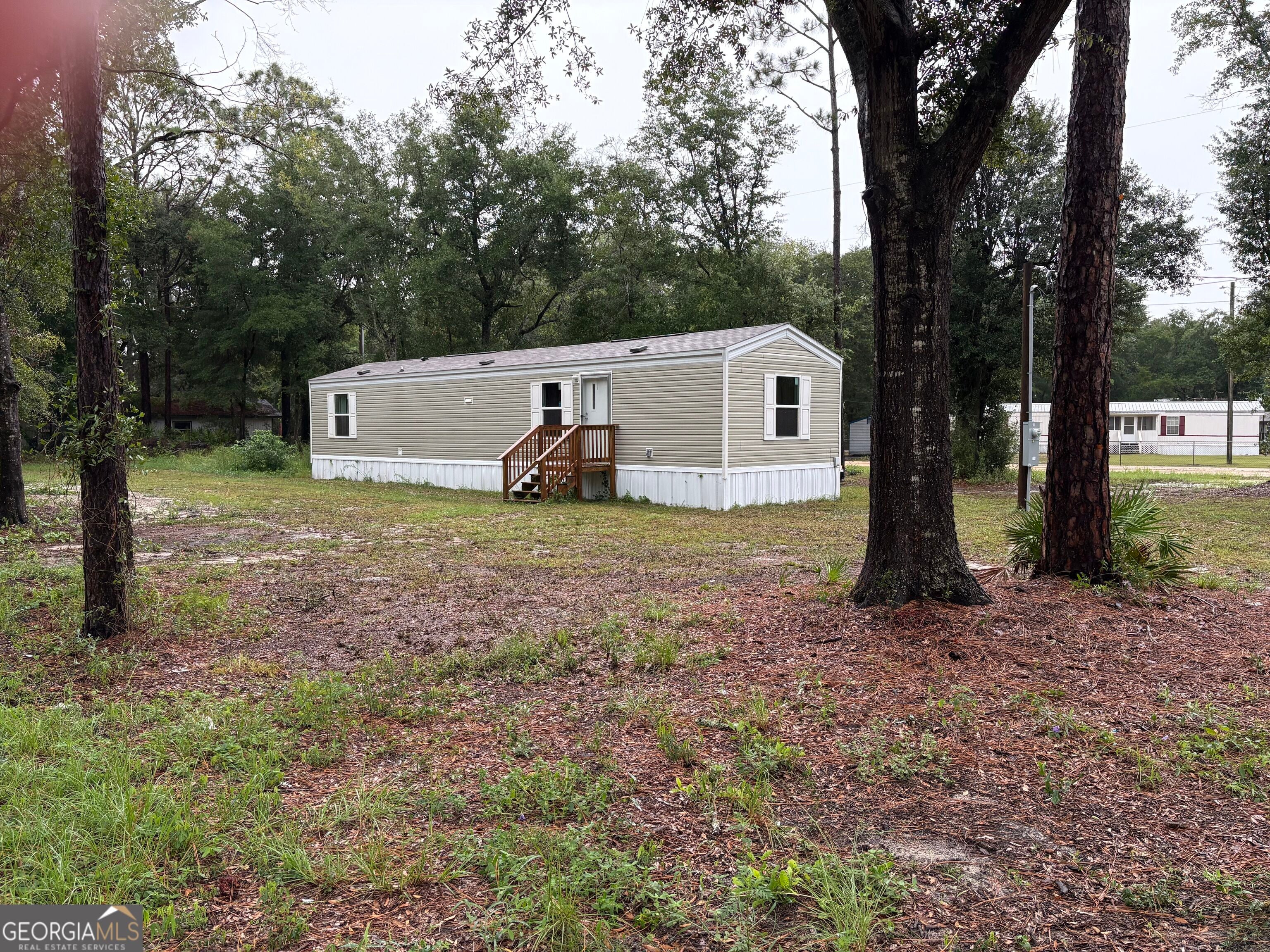 24 Robin Ln E — photo