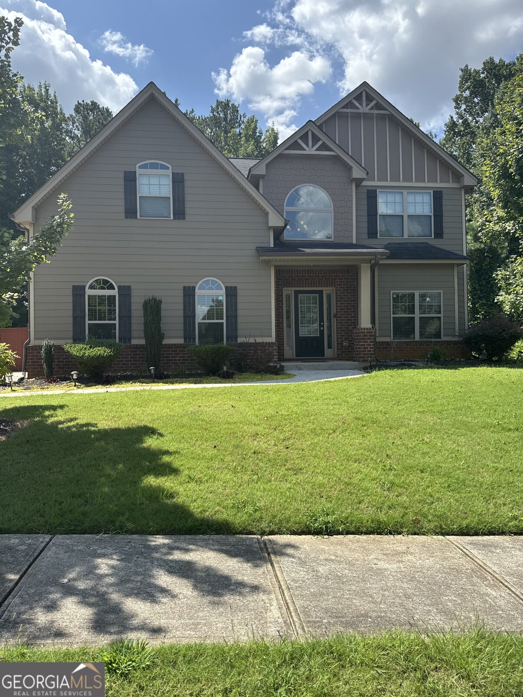 2948 Village Park Dr E — photo