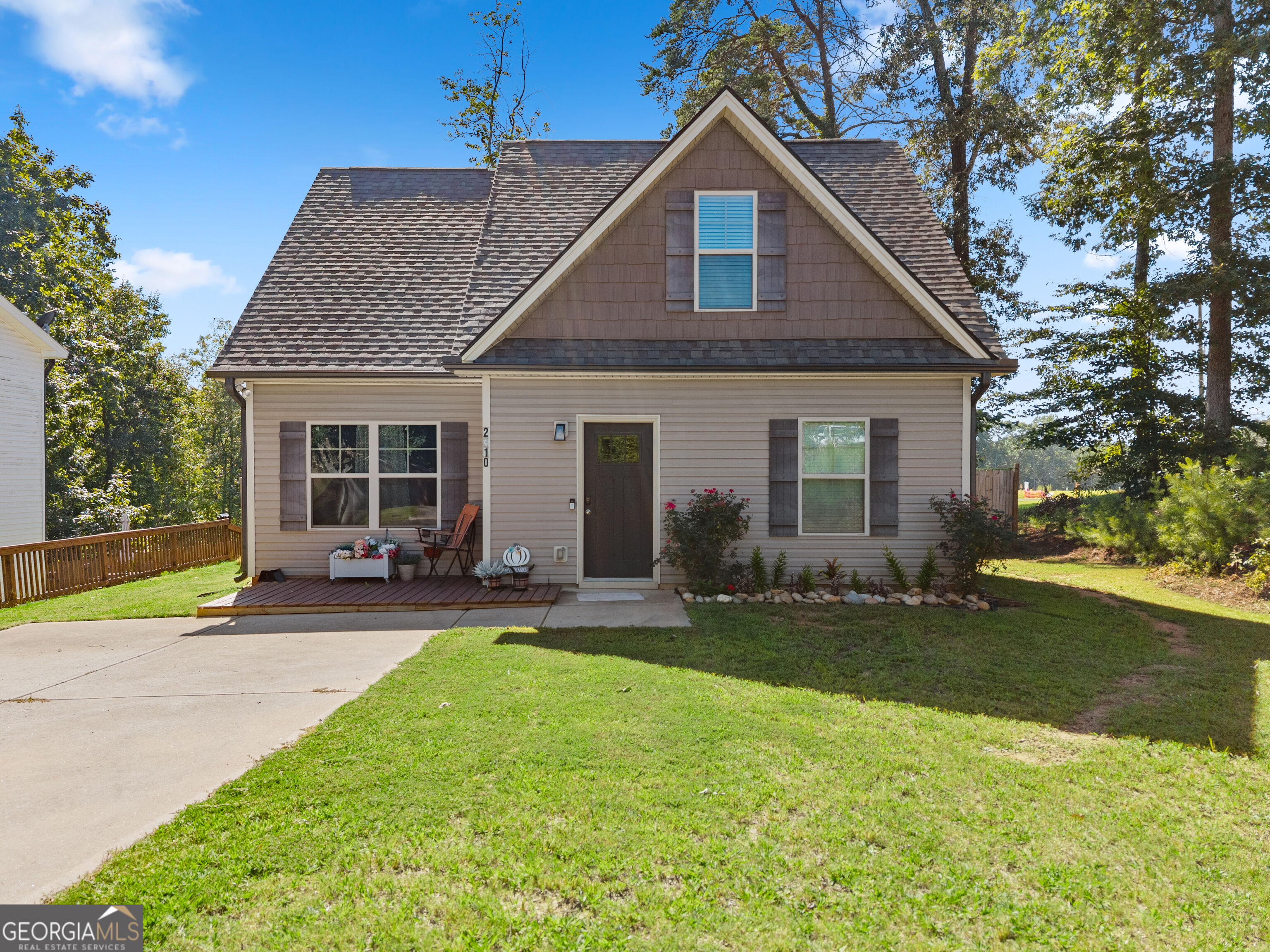 2310 Belaire Dr — photo