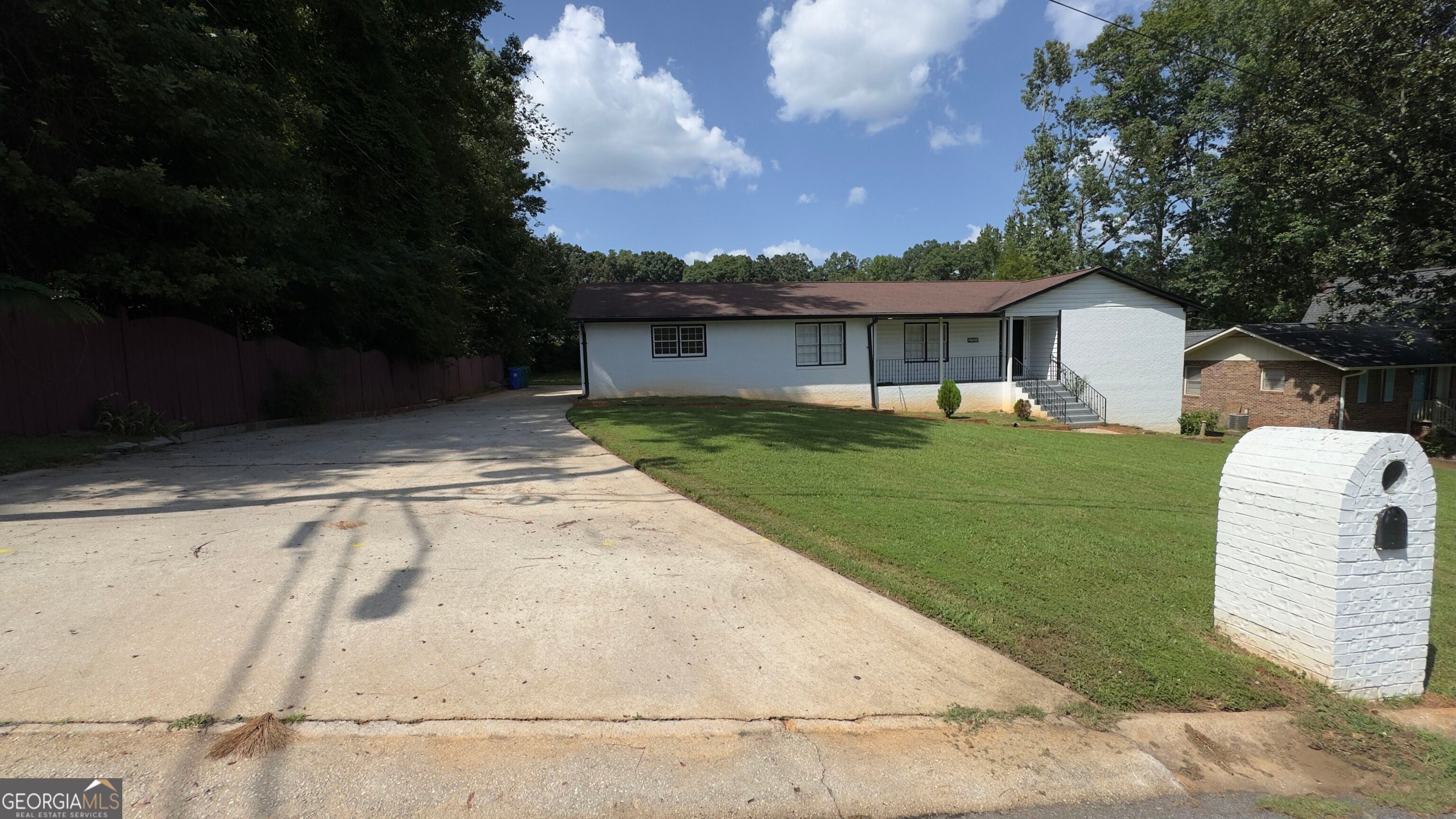 1050 Forest Heights Rd — photo