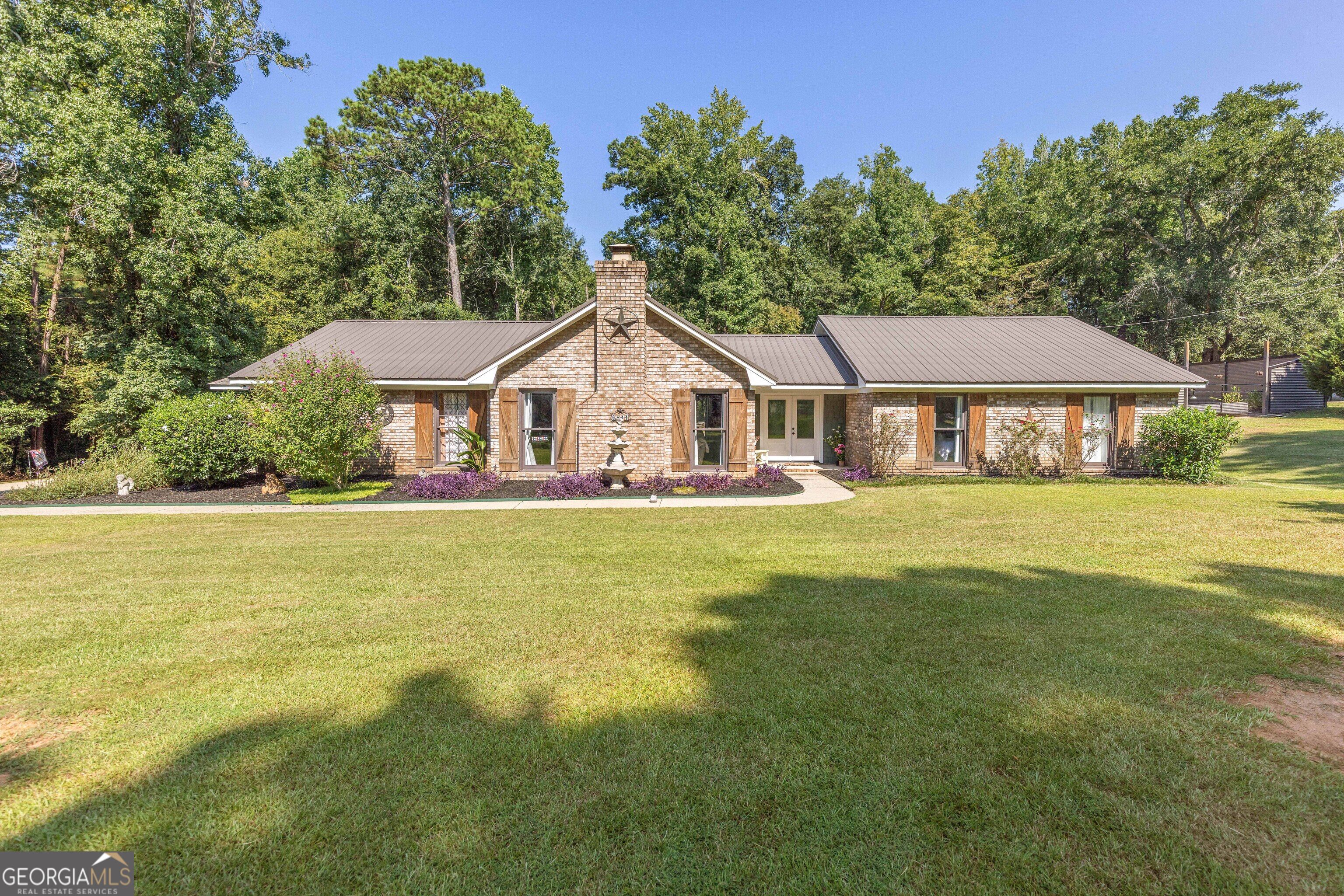 6811 Mobley Rd — photo