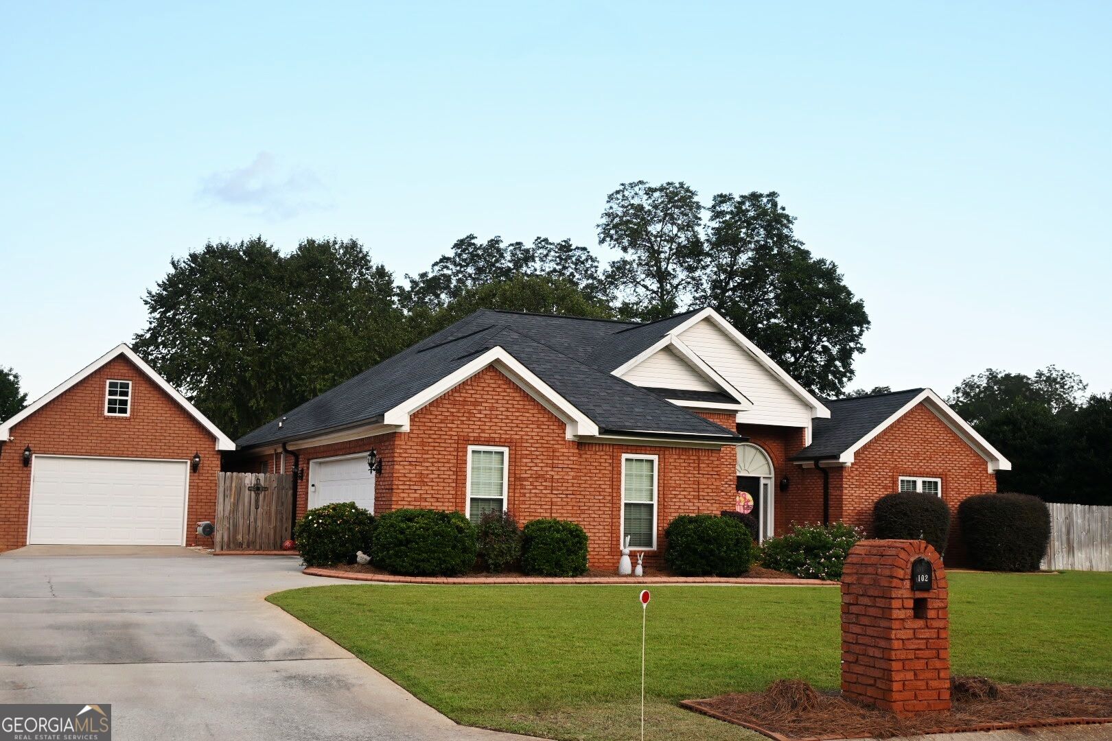102 Starky Pl — photo