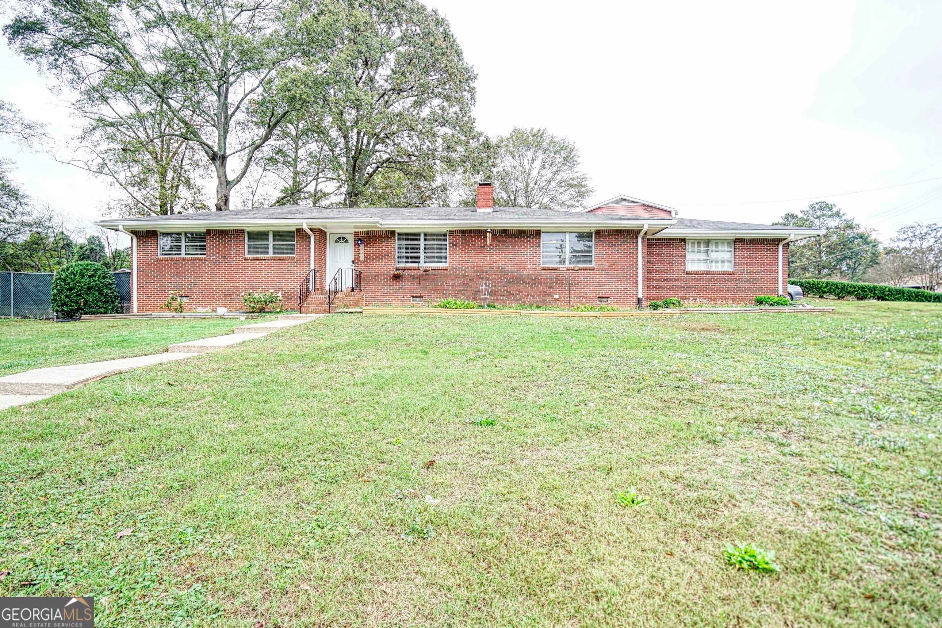 680 Sherwood Dr — photo