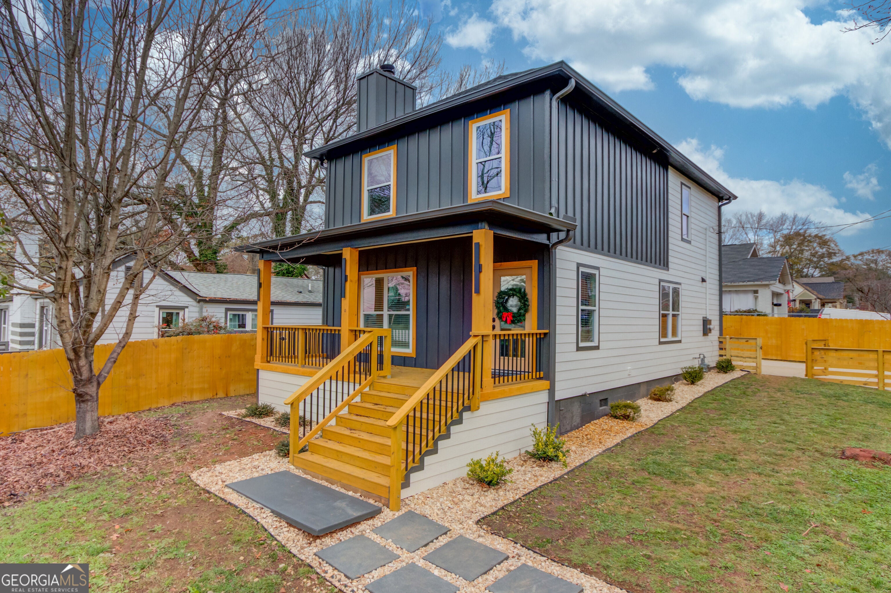 1902 Memorial Dr SE — photo