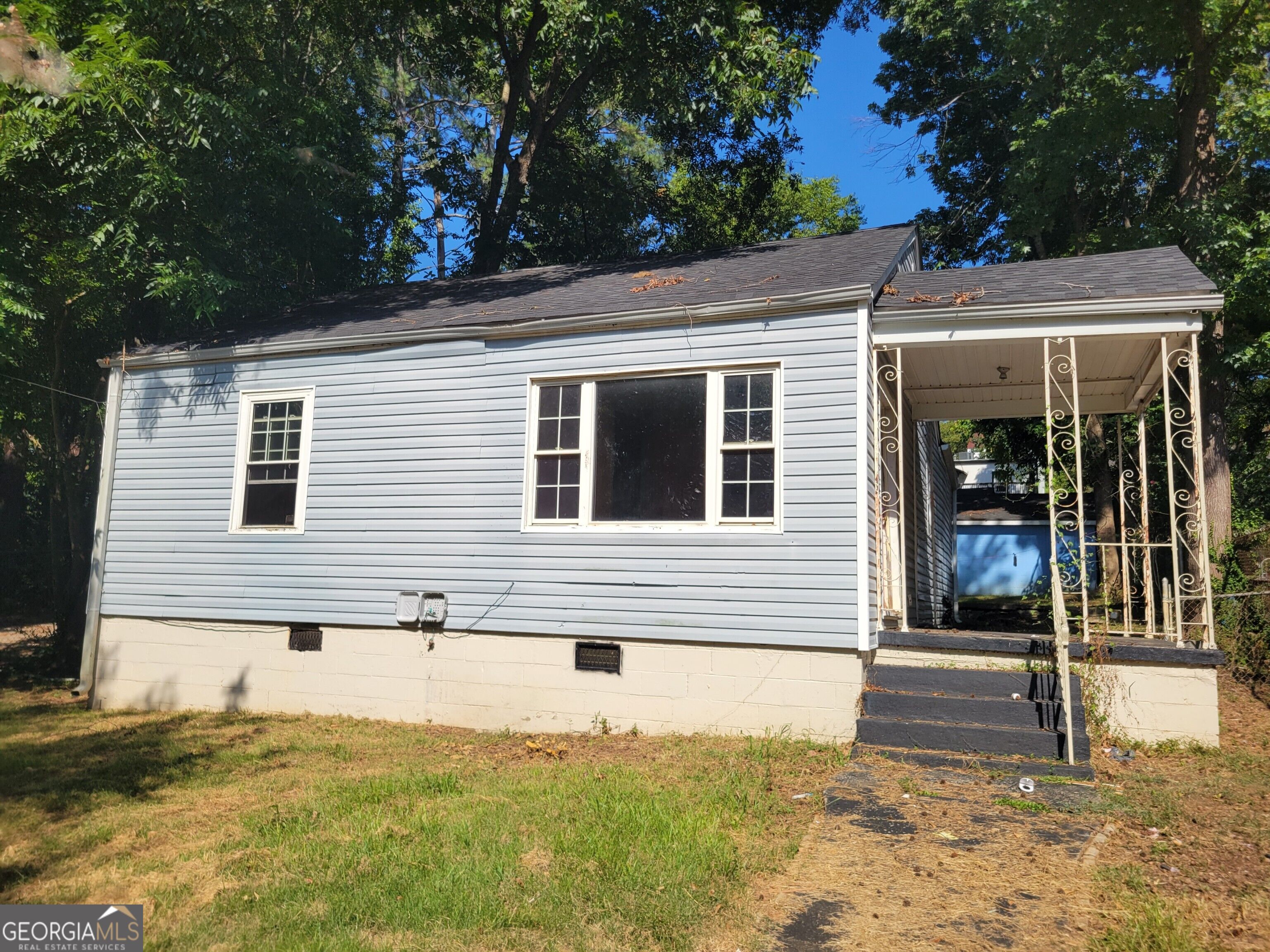 952 Walker Ave SE — photo