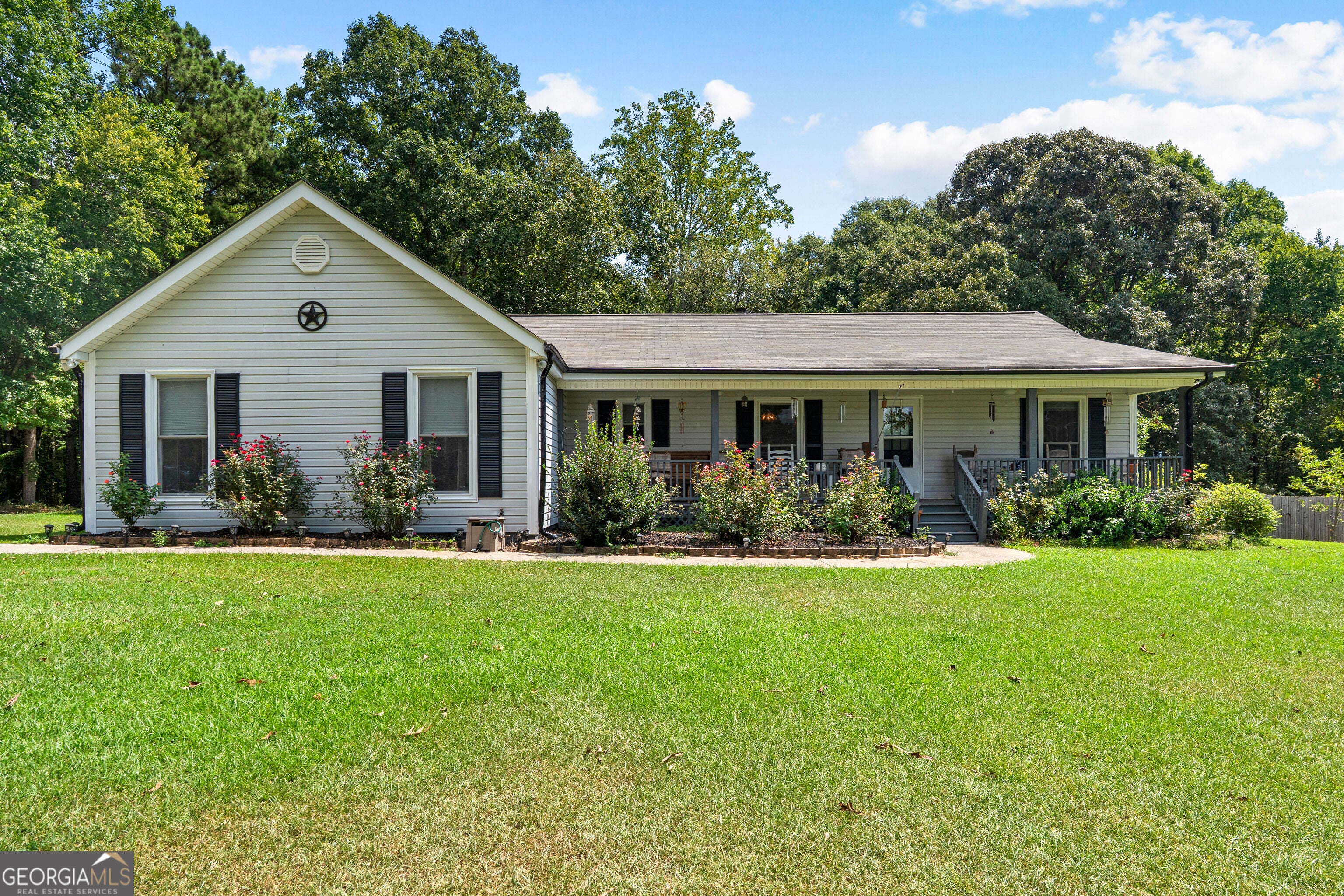 55 Manor Cir — photo