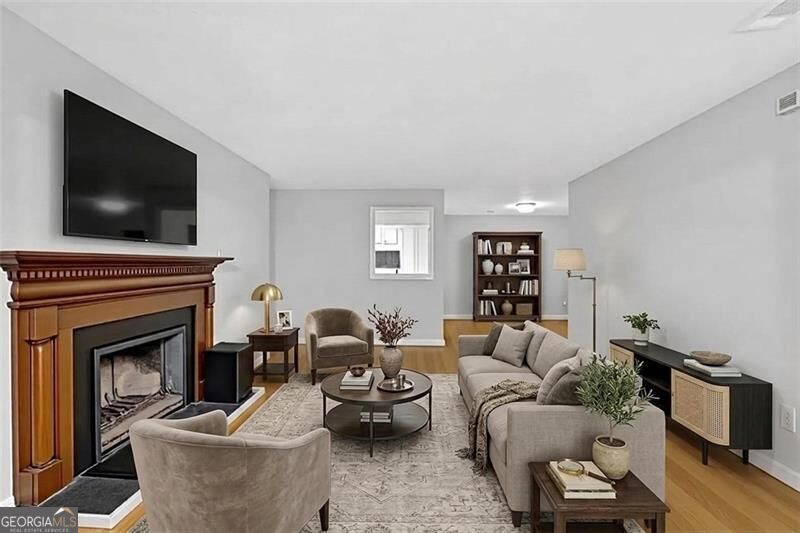 1004 Vicksburg Pl — photo