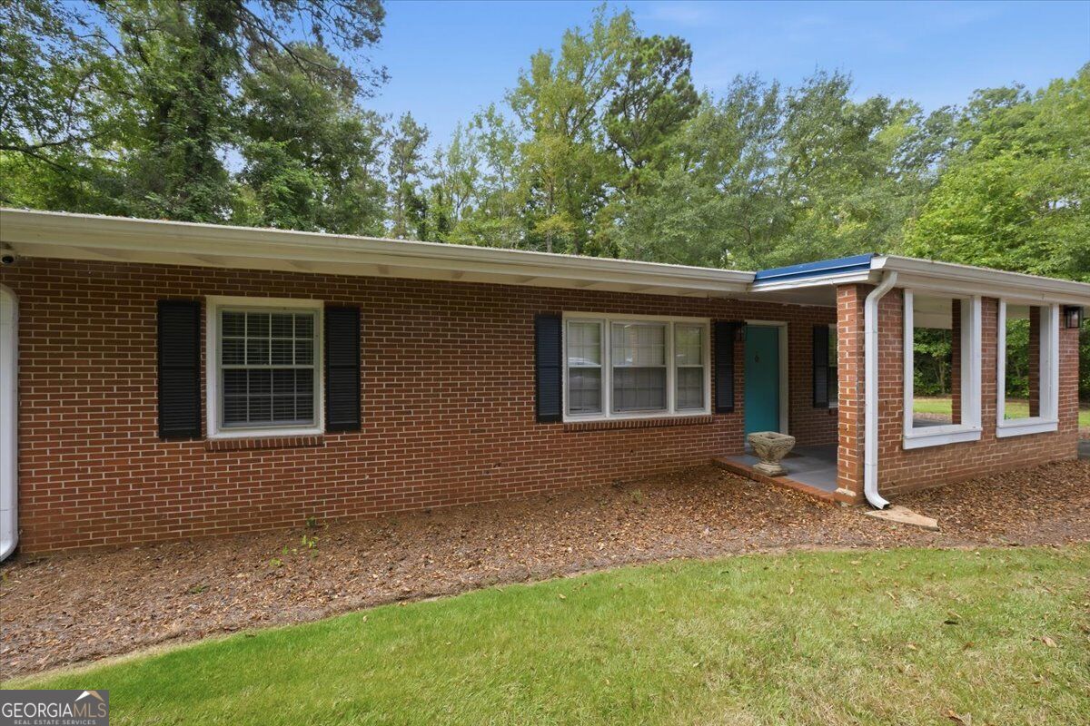 1500 Wesleyan Dr — photo