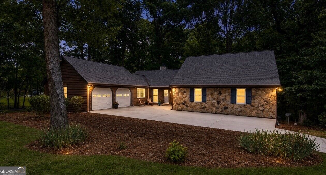 1677 Heritage Dr — photo