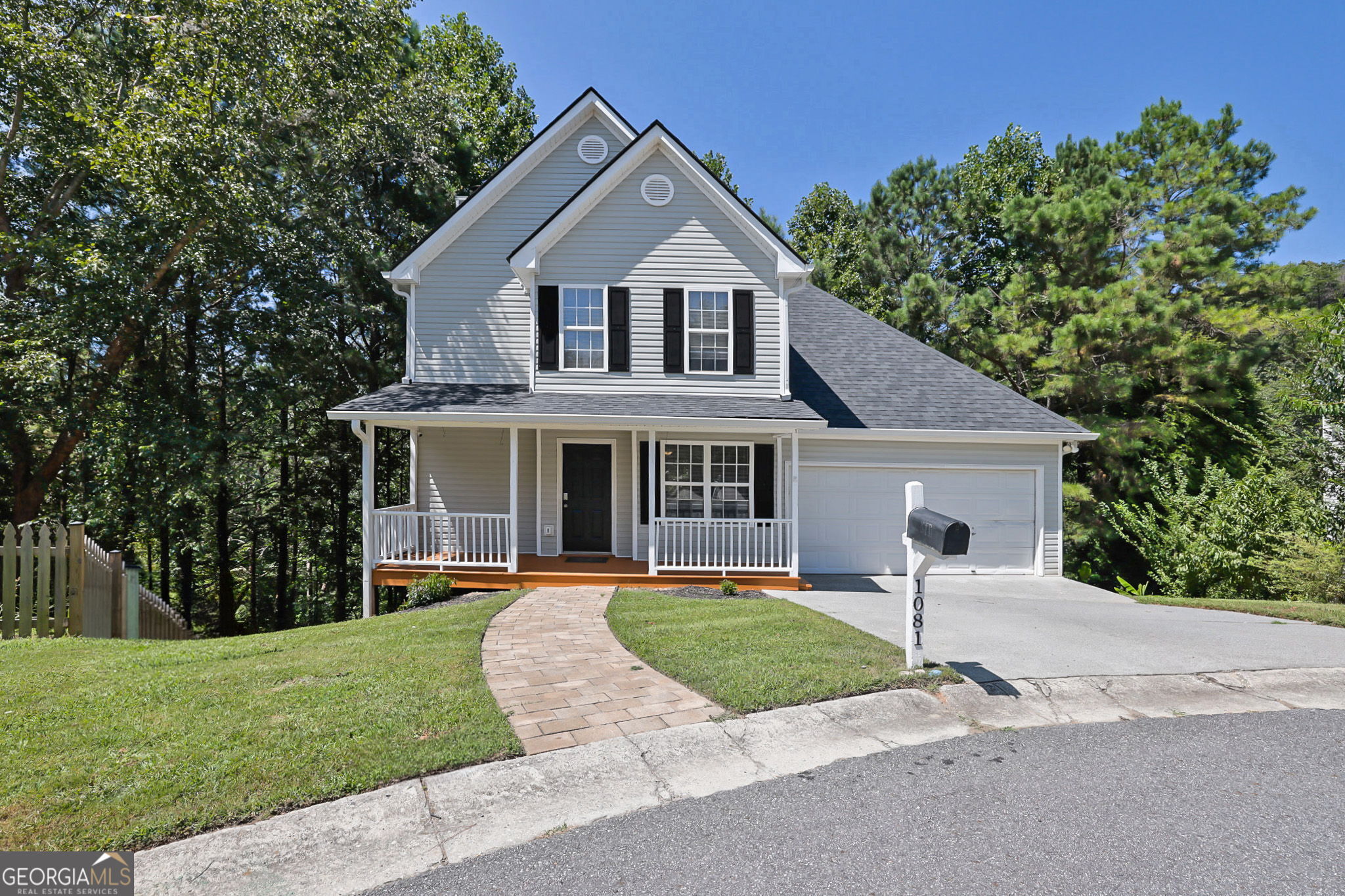 1081 Whispering Woods Dr — photo
