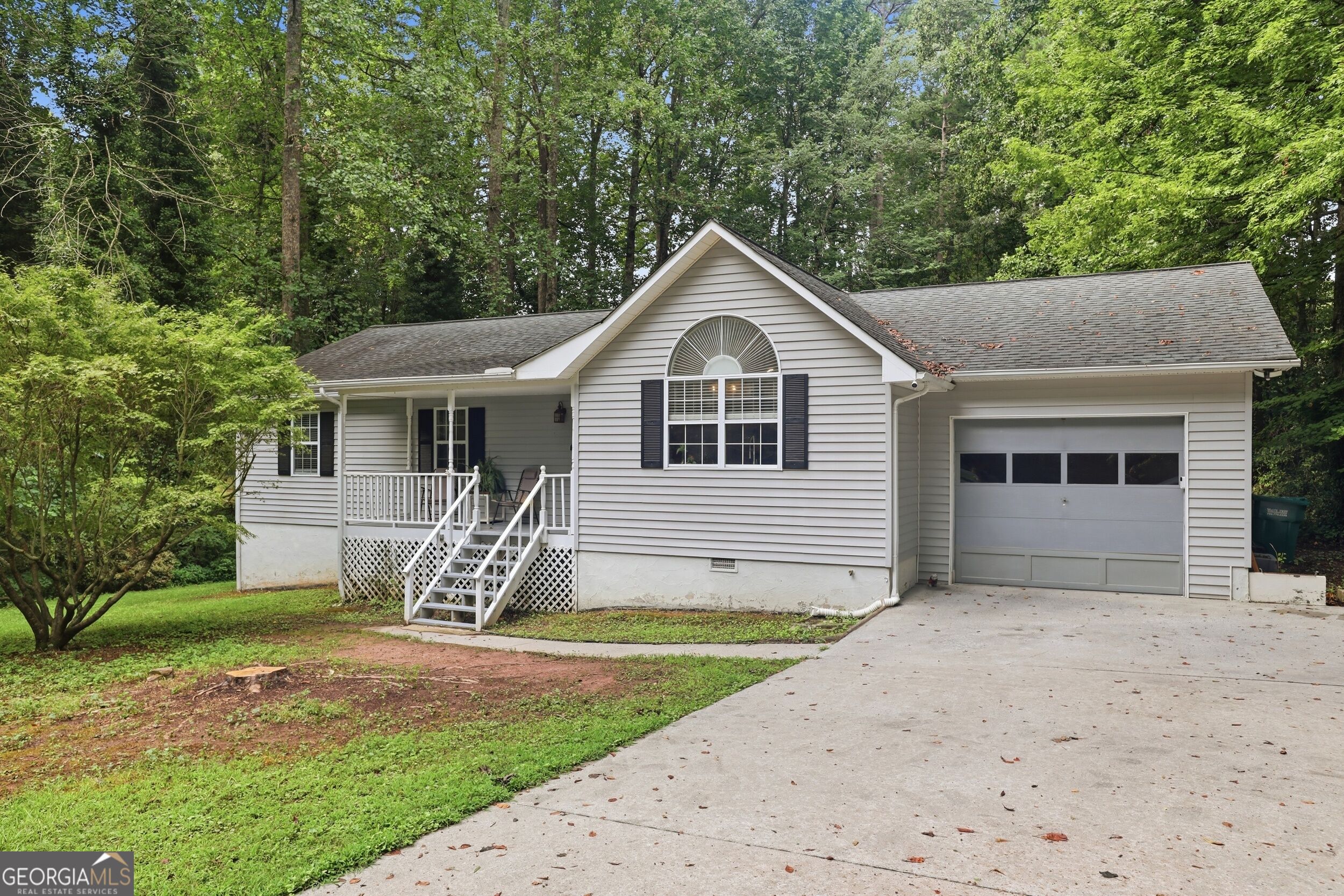 221 Oakdale Dr — photo