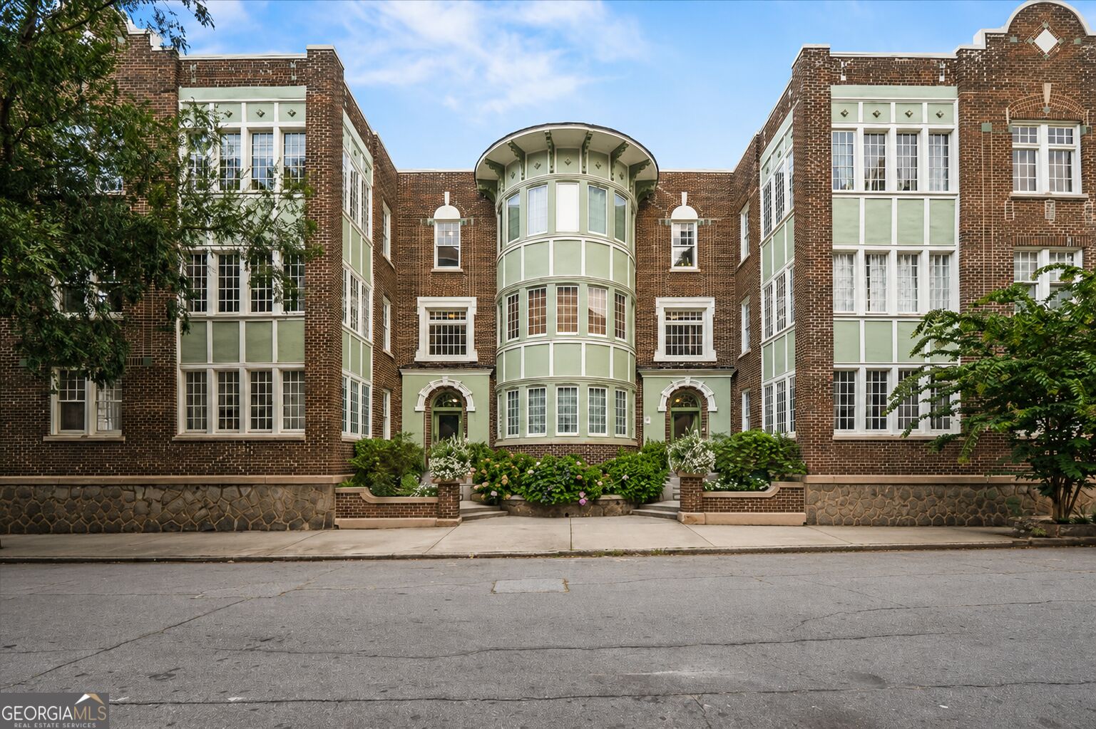 635 Myrtle St NE 1 — photo
