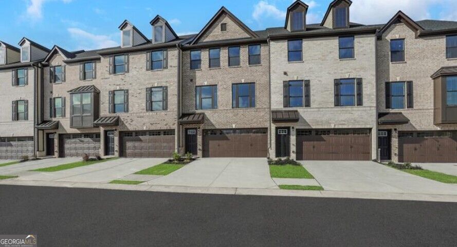 1090 Crimson Dr — photo
