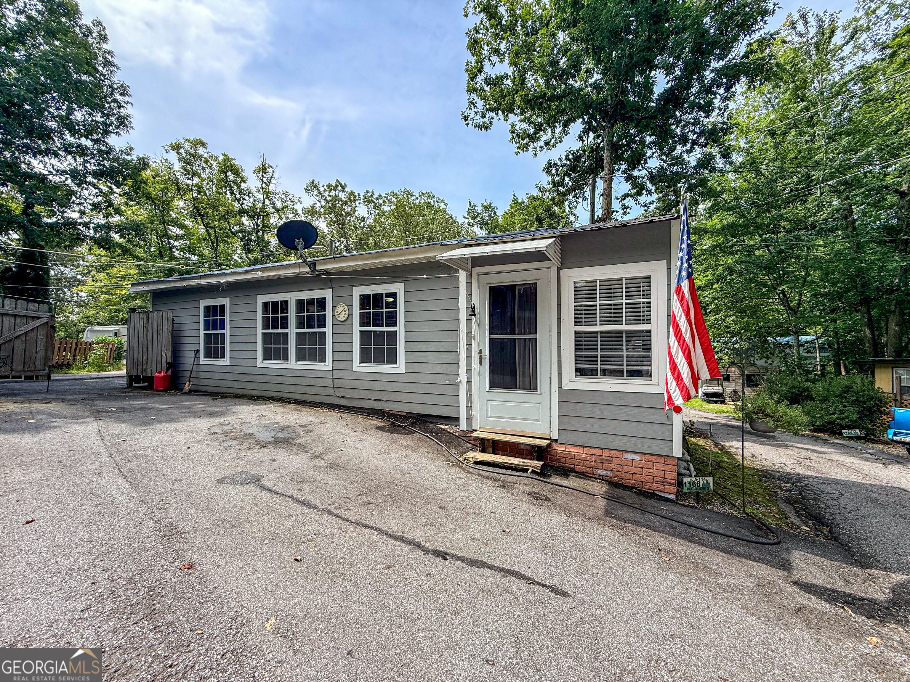1168 Mountain Shadows Dr — photo
