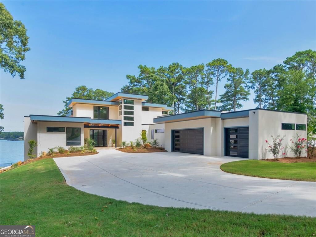 3258 S Bay Dr — photo