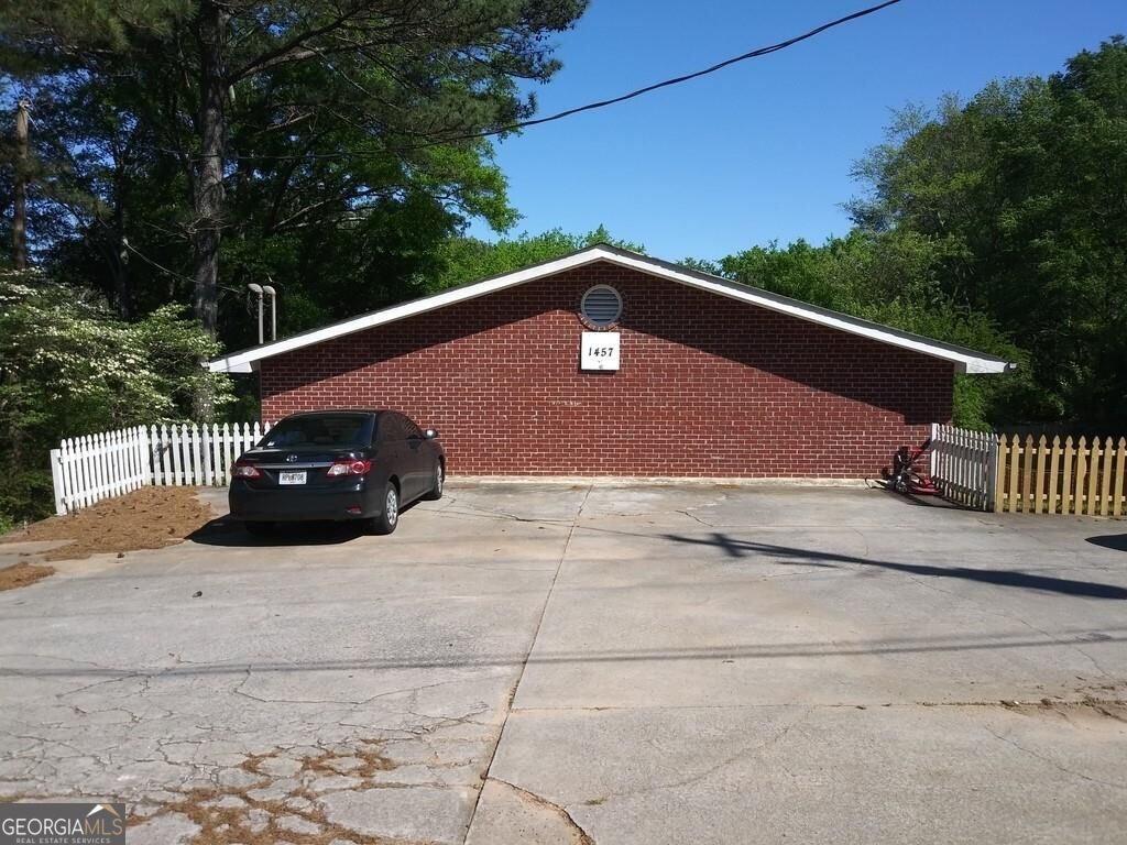 1457 Railroad Ave 4 — photo