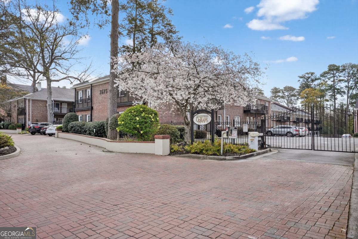 3675 Peachtree Rd NE 19 — photo