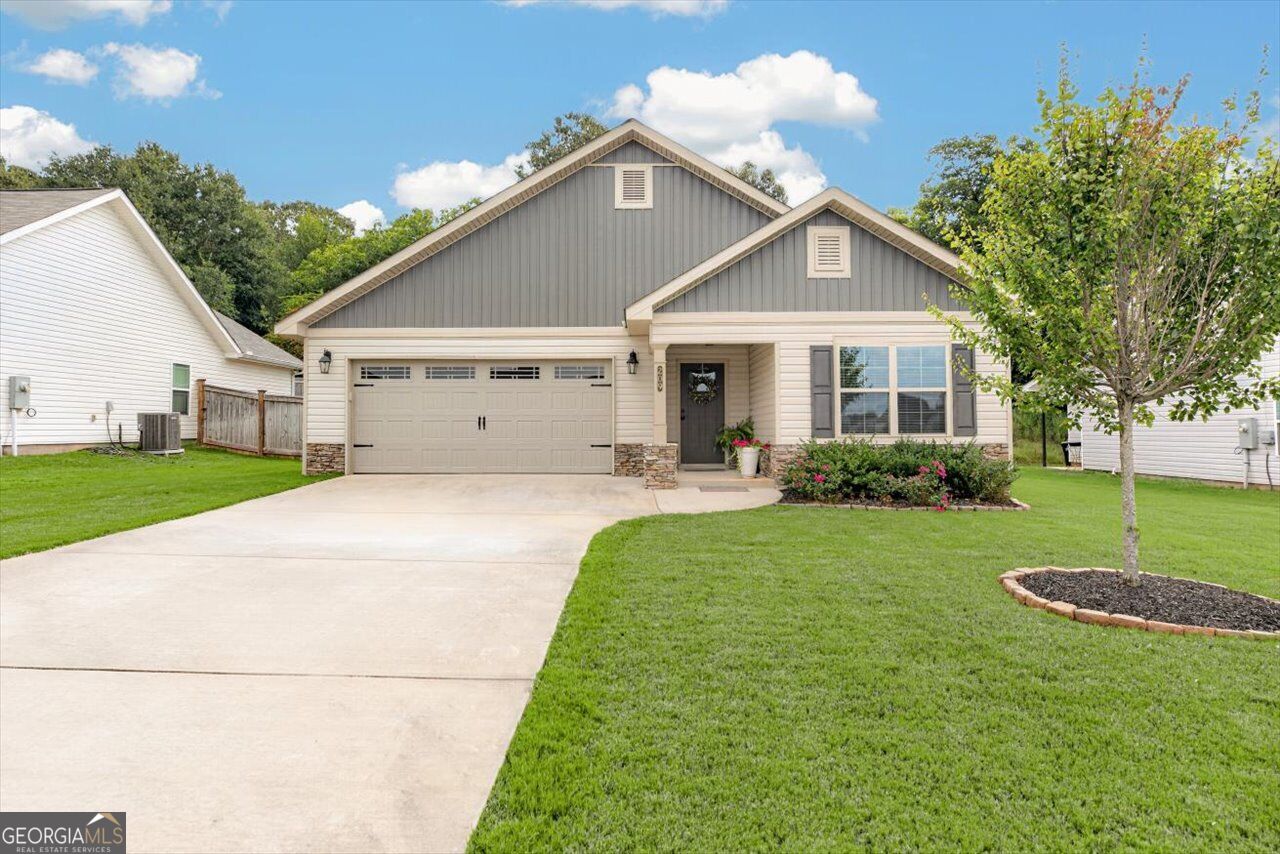 209 Red Tail Cir — photo