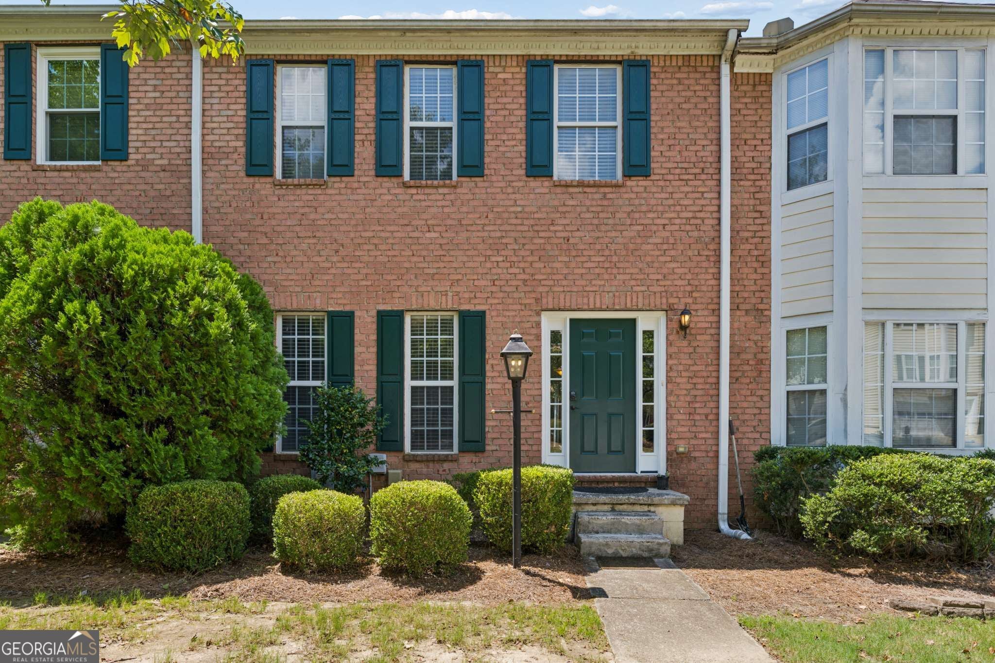 2076 Pinnacle Pointe Dr — photo