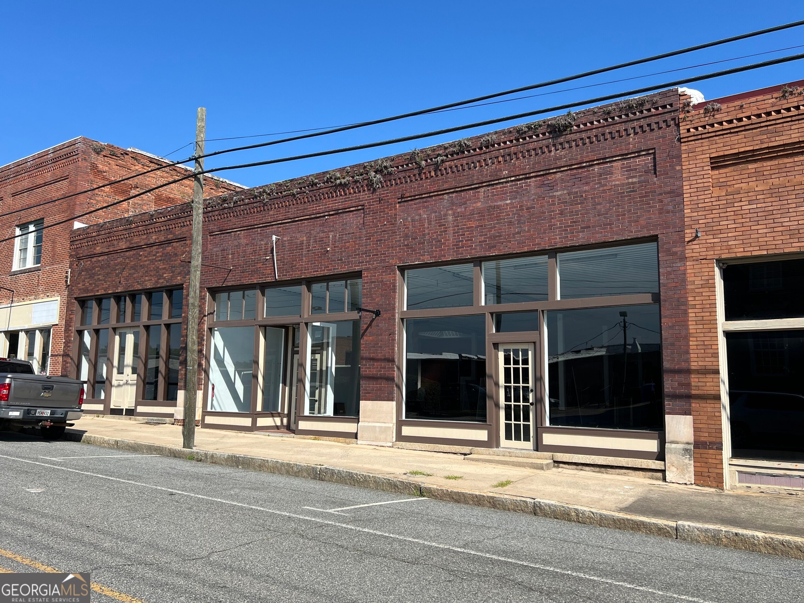 127 E Madison St — photo