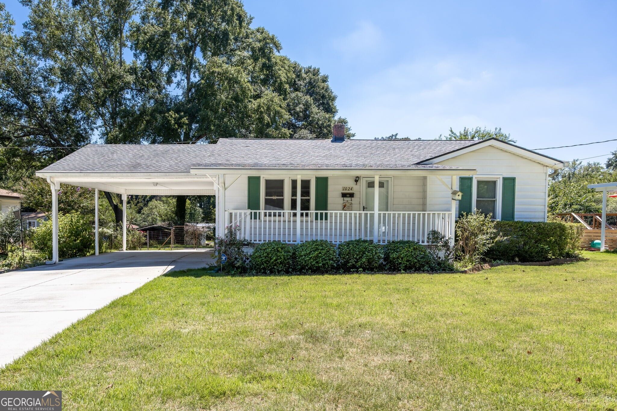 1024 Oakdale Dr SE — photo
