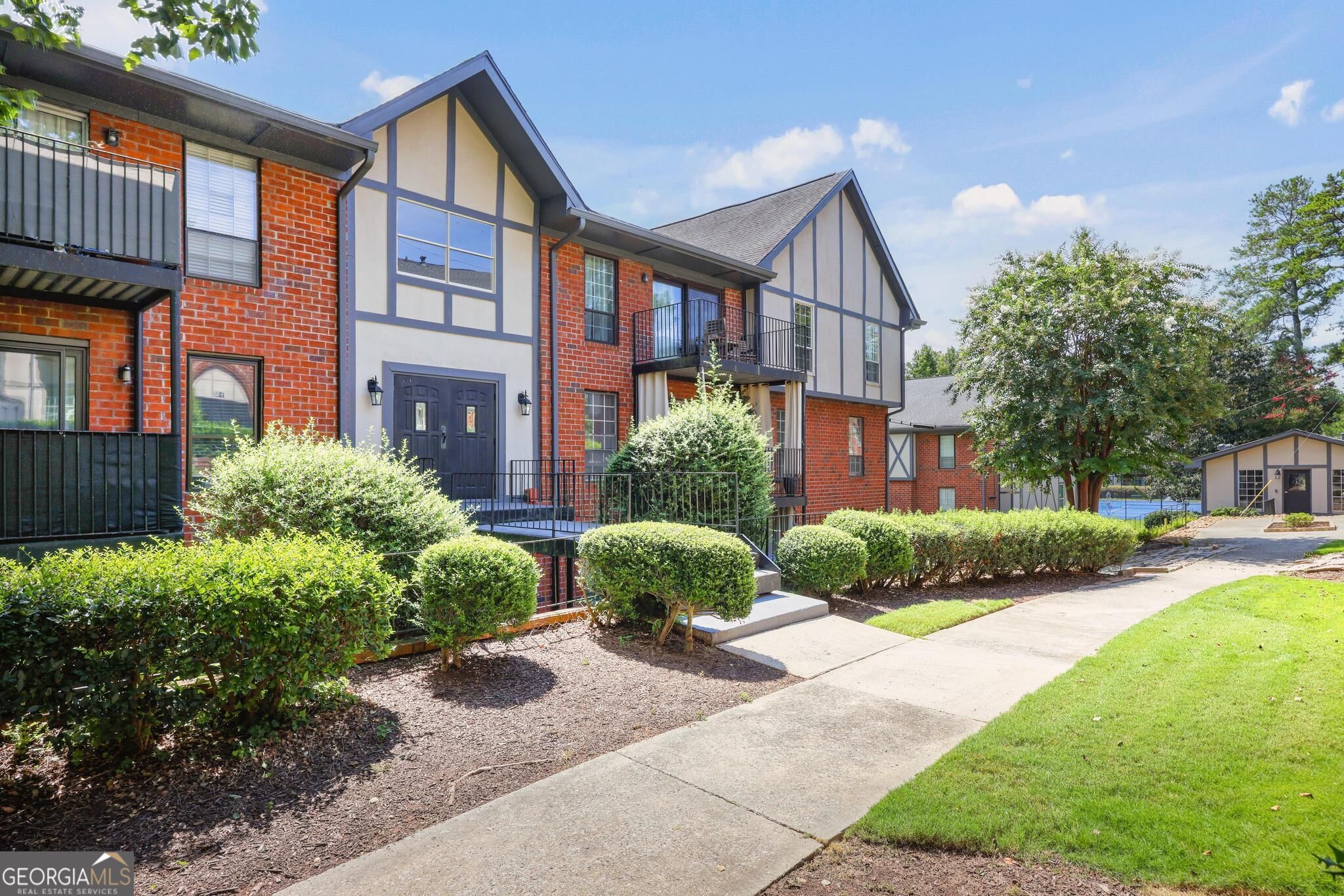 6851 Roswell Rd F5 — photo