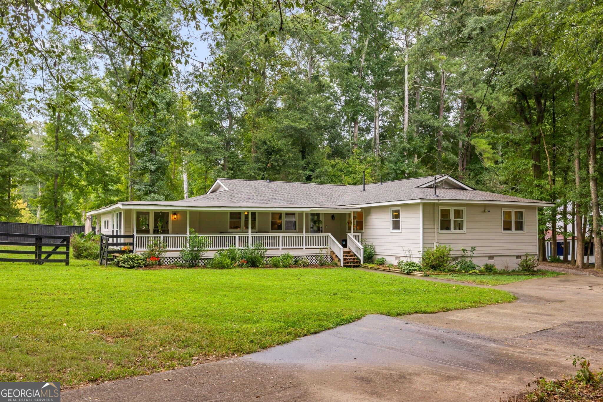 285 Air Acres Way — photo